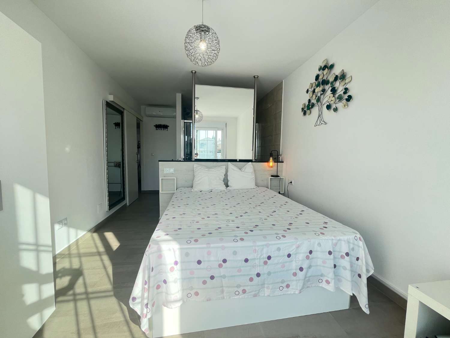 Casa moderna de 3 dormitorios con piscina privada, jardín y solario