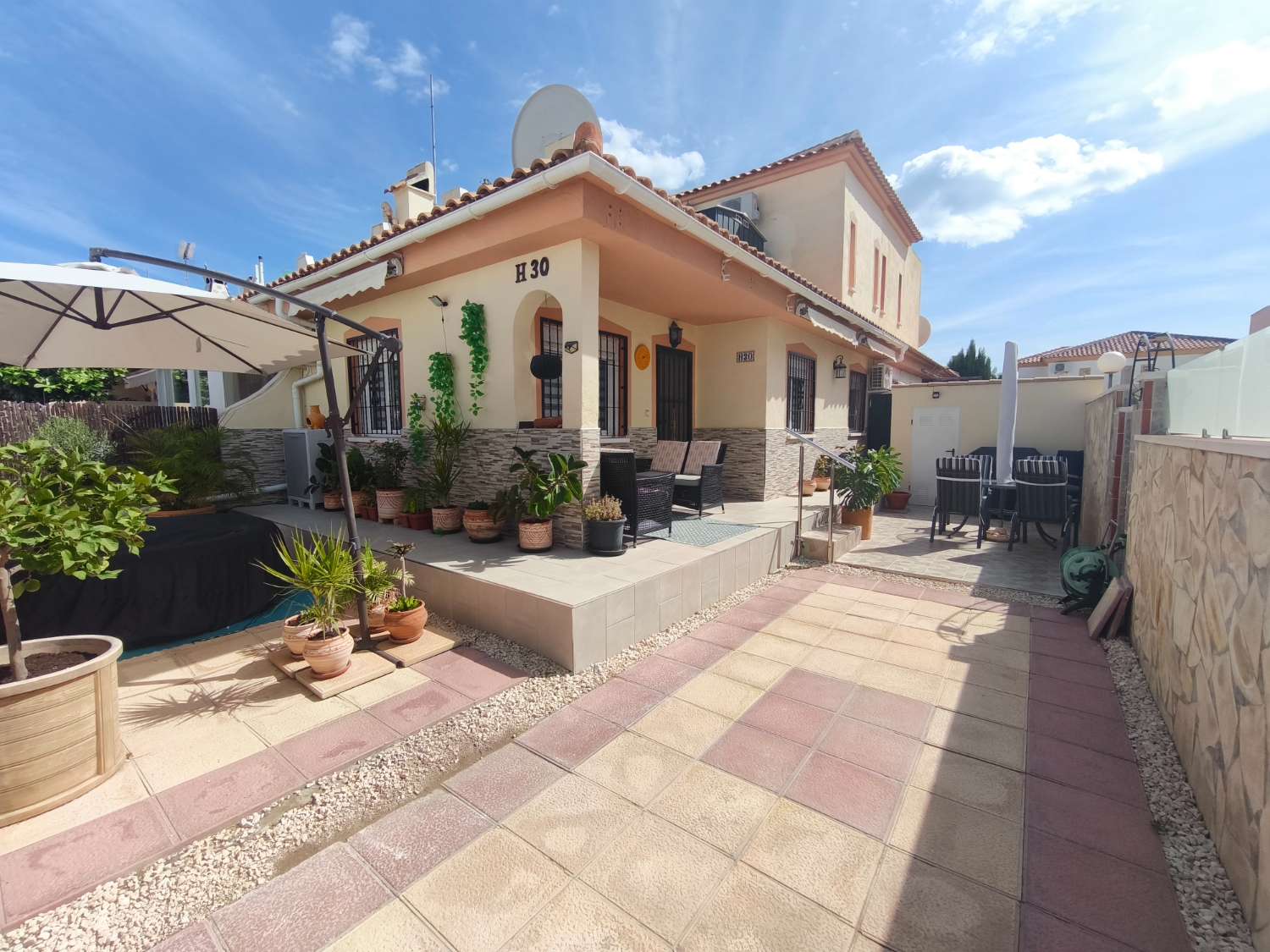 Casa en esquina de 2 dormitorios y 1 baño