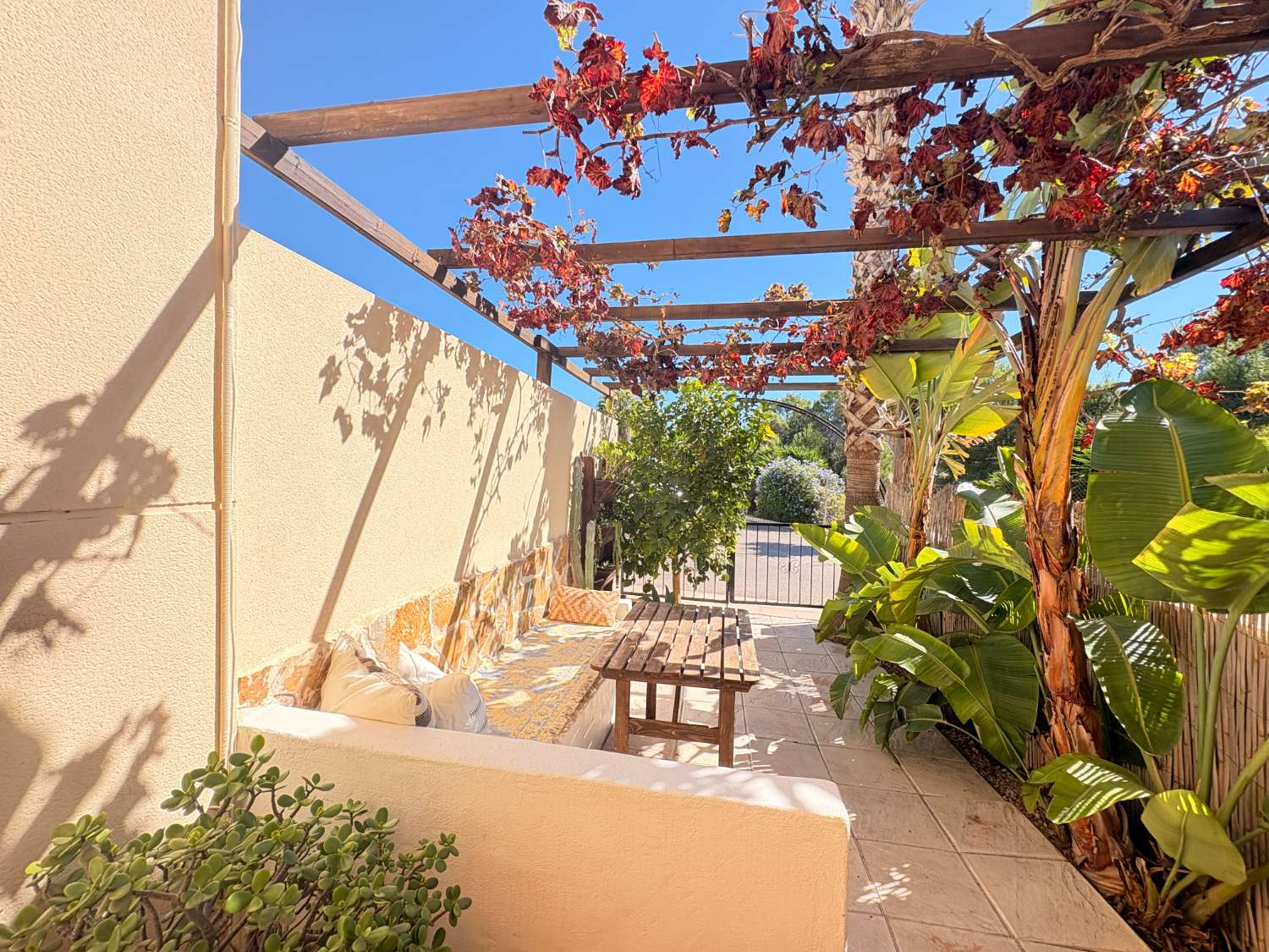 Precioso apartamento soleado con jardín orientado al sur.