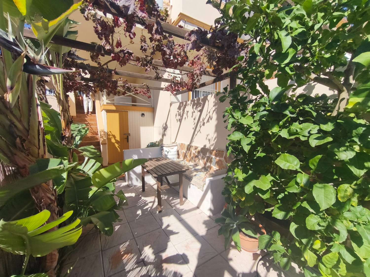 Precioso apartamento soleado con jardín orientado al sur.