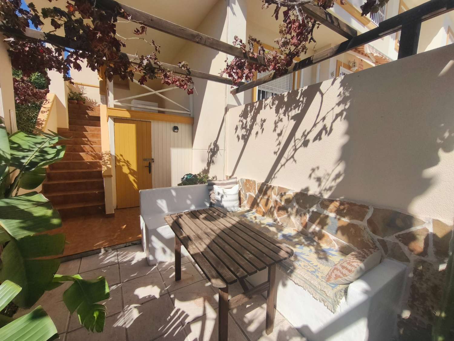 Precioso apartamento soleado con jardín orientado al sur.