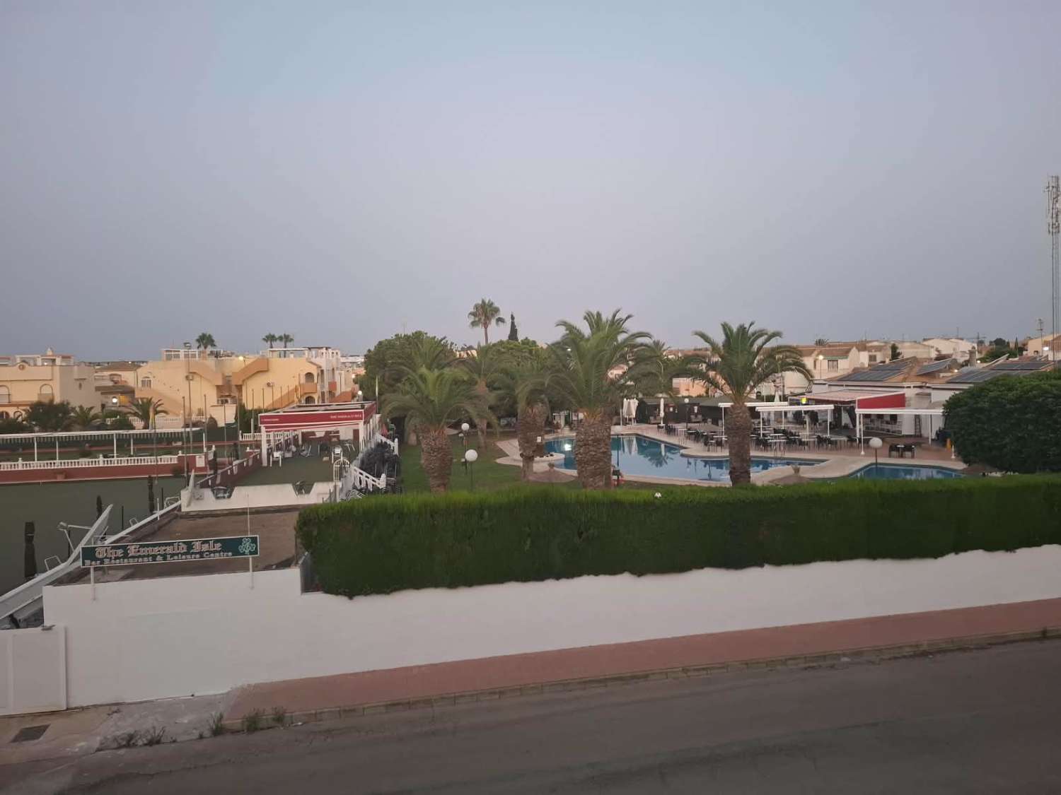 Apartamento con 1 dormitorio, 1 baño y terraza acristalada en Los Almendros, La Florida – Orihuela Costa