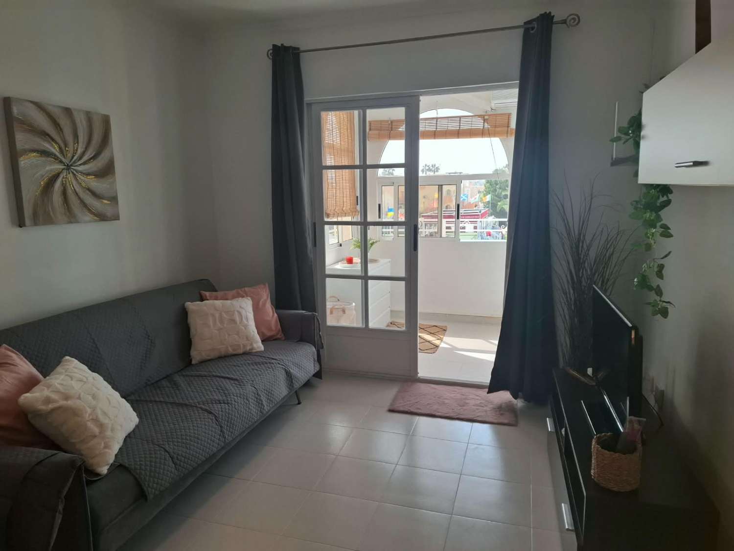 Apartamento con 1 dormitorio, 1 baño y terraza acristalada en Los Almendros, La Florida – Orihuela Costa
