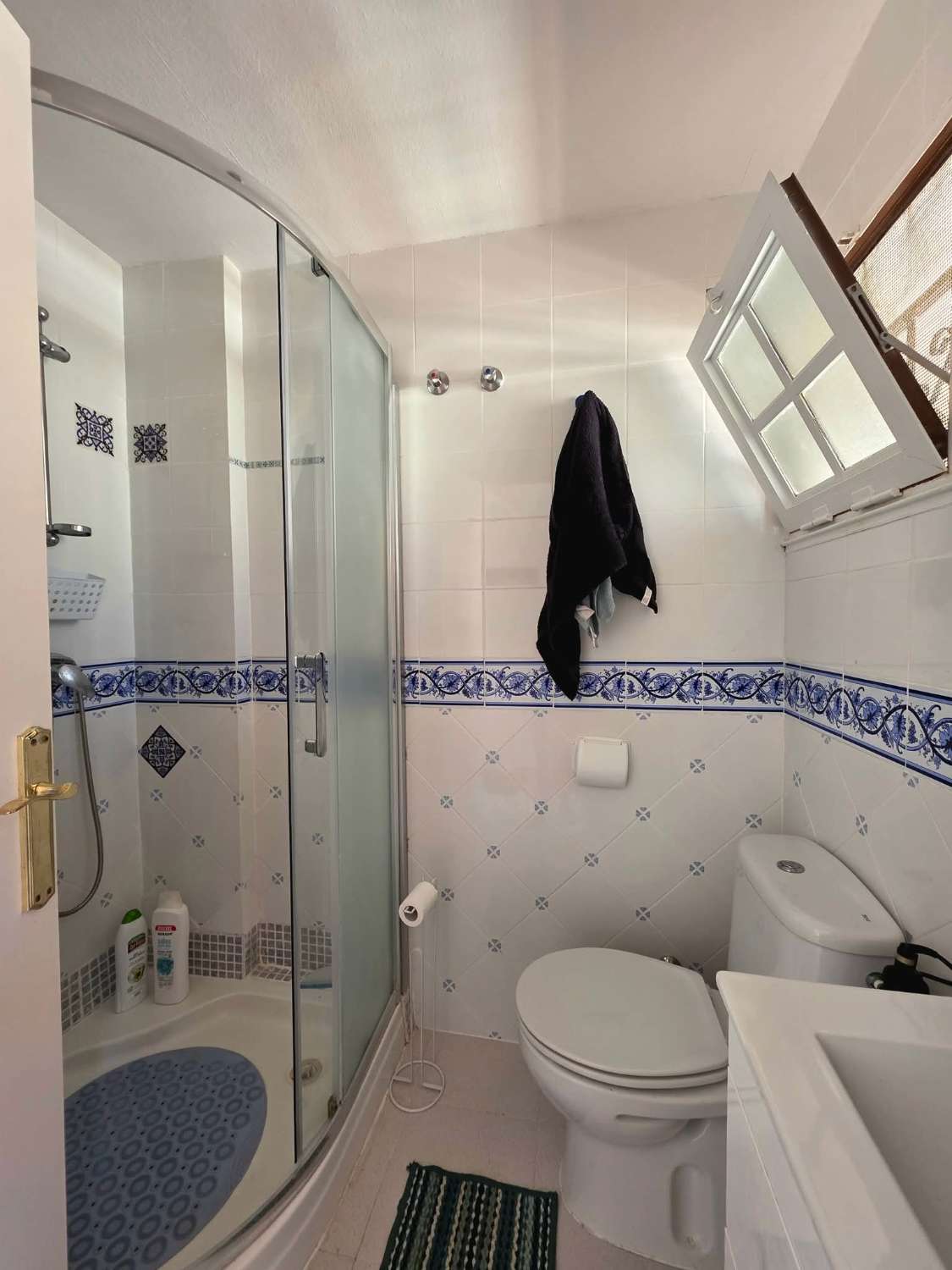 Apartamento con 1 dormitorio, 1 baño y terraza acristalada en Los Almendros, La Florida – Orihuela Costa