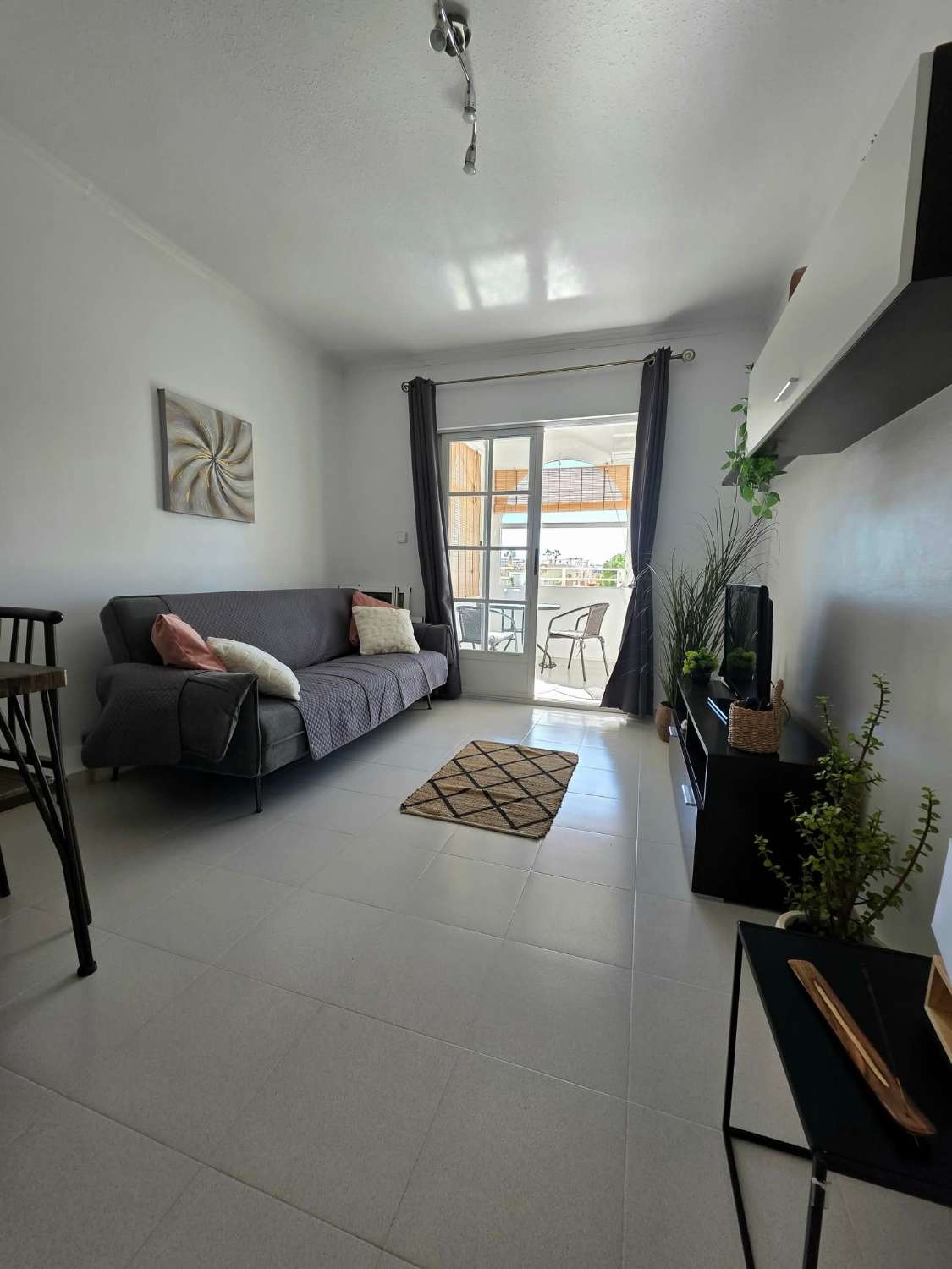 Apartamento con 1 dormitorio, 1 baño y terraza acristalada en Los Almendros, La Florida – Orihuela Costa