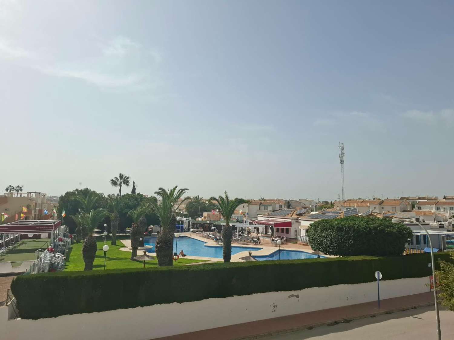 Apartamento con 1 dormitorio, 1 baño y terraza acristalada en Los Almendros, La Florida – Orihuela Costa