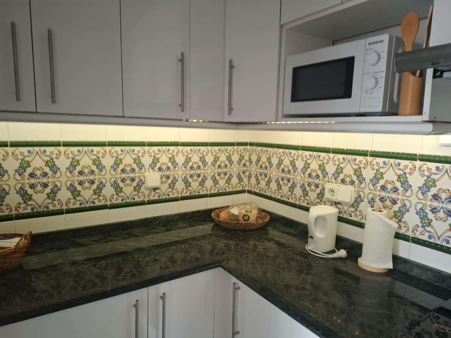 Apartamento con 1 dormitorio, 1 baño y terraza acristalada en Los Almendros, La Florida – Orihuela Costa