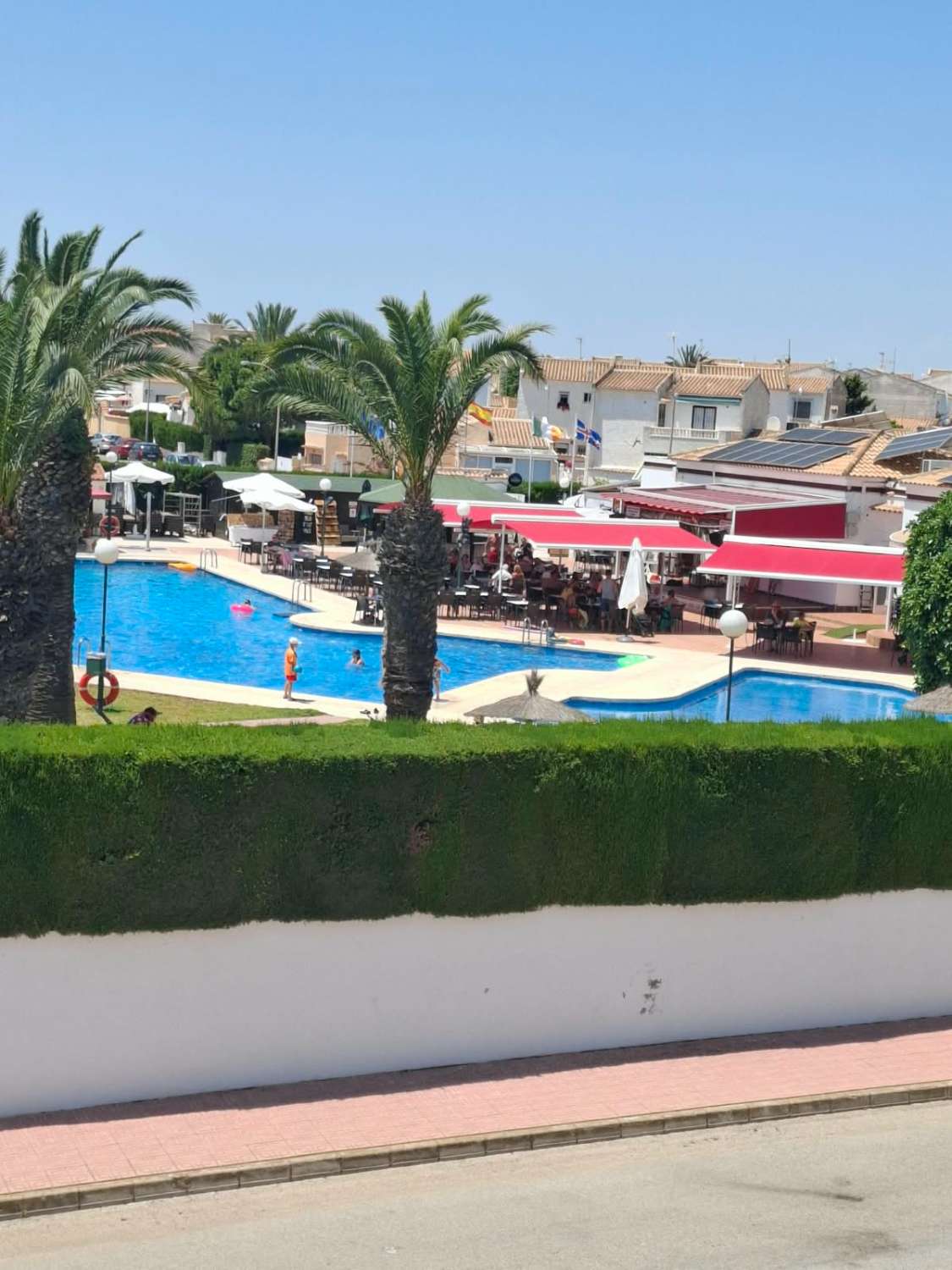 Apartamento con 1 dormitorio, 1 baño y terraza acristalada en Los Almendros, La Florida – Orihuela Costa