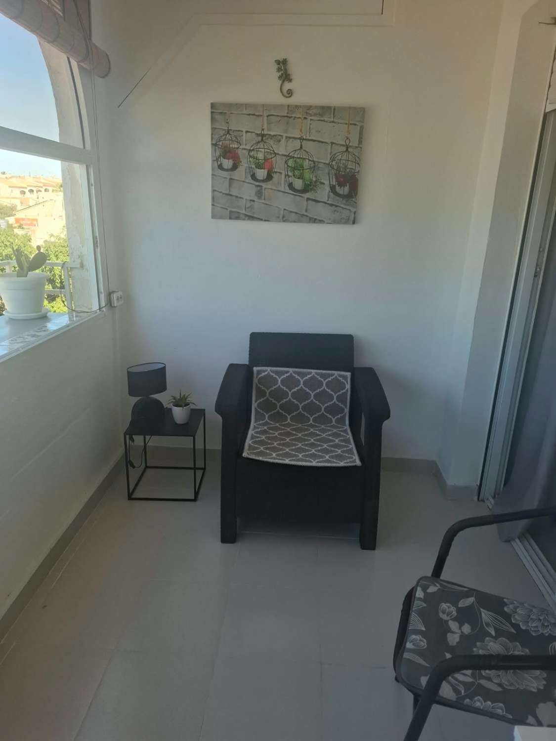 Apartamento con 1 dormitorio, 1 baño y terraza acristalada en Los Almendros, La Florida – Orihuela Costa