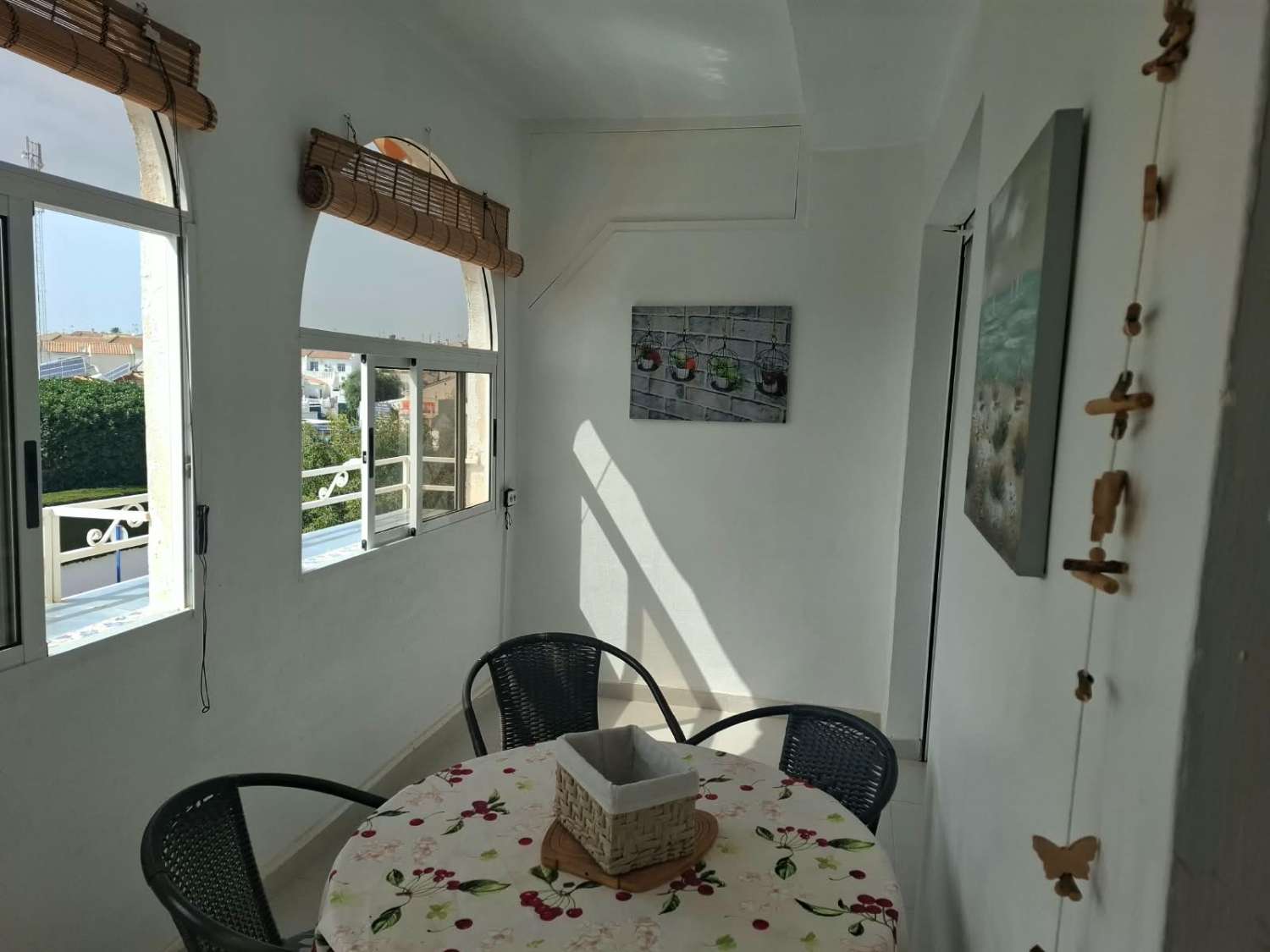 Apartamento con 1 dormitorio, 1 baño y terraza acristalada en Los Almendros, La Florida – Orihuela Costa