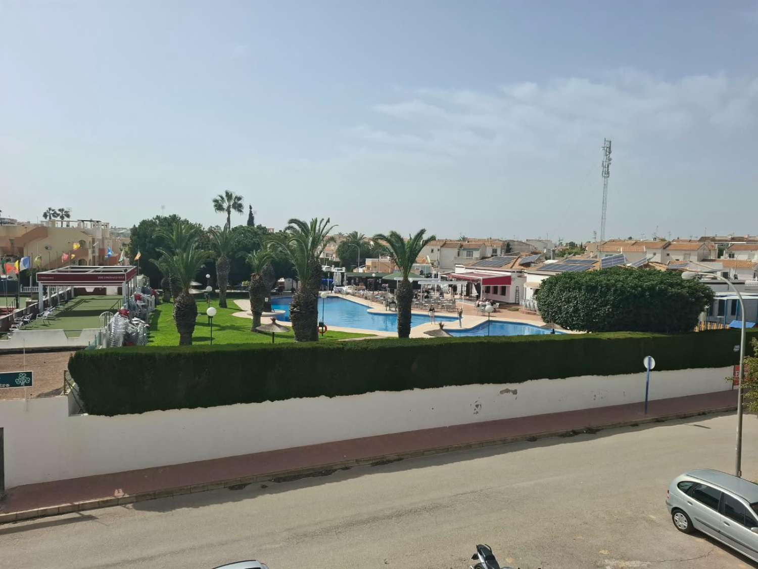Apartamento con 1 dormitorio, 1 baño y terraza acristalada en Los Almendros, La Florida – Orihuela Costa