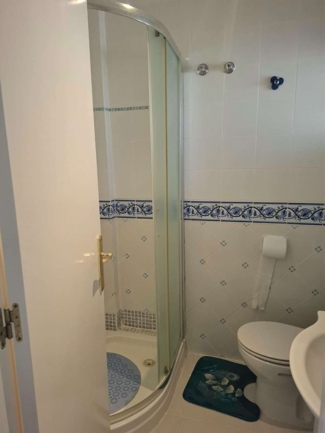 Apartamento con 1 dormitorio, 1 baño y terraza acristalada en Los Almendros, La Florida – Orihuela Costa