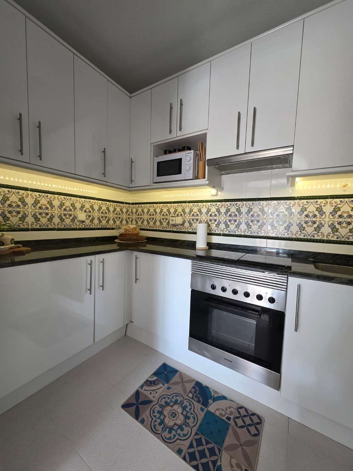 Apartamento con 1 dormitorio, 1 baño y terraza acristalada en Los Almendros, La Florida – Orihuela Costa