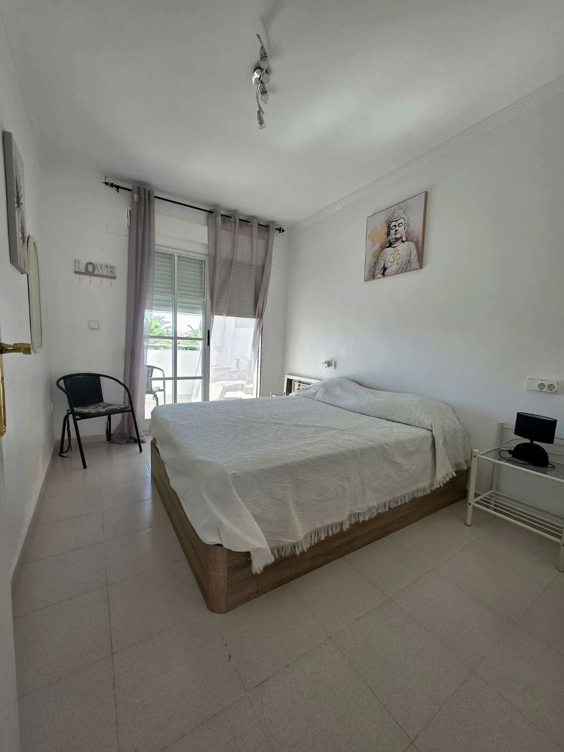 Apartamento con 1 dormitorio, 1 baño y terraza acristalada en Los Almendros, La Florida – Orihuela Costa