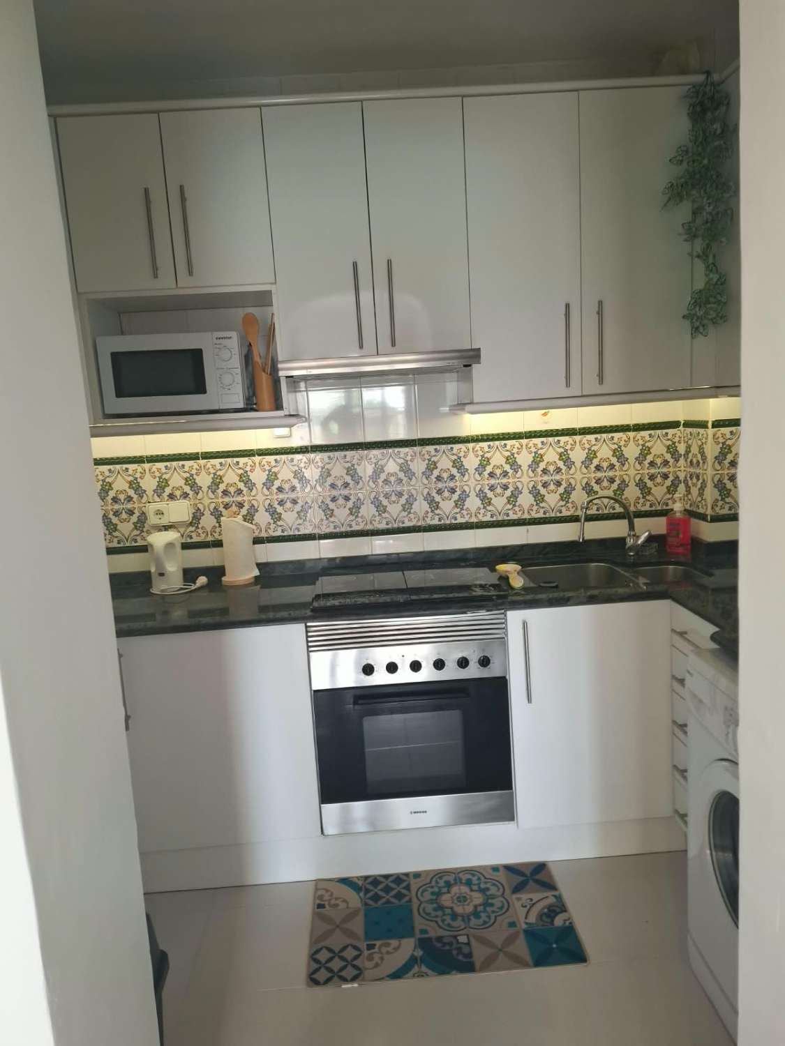 Apartamento con 1 dormitorio, 1 baño y terraza acristalada en Los Almendros, La Florida – Orihuela Costa