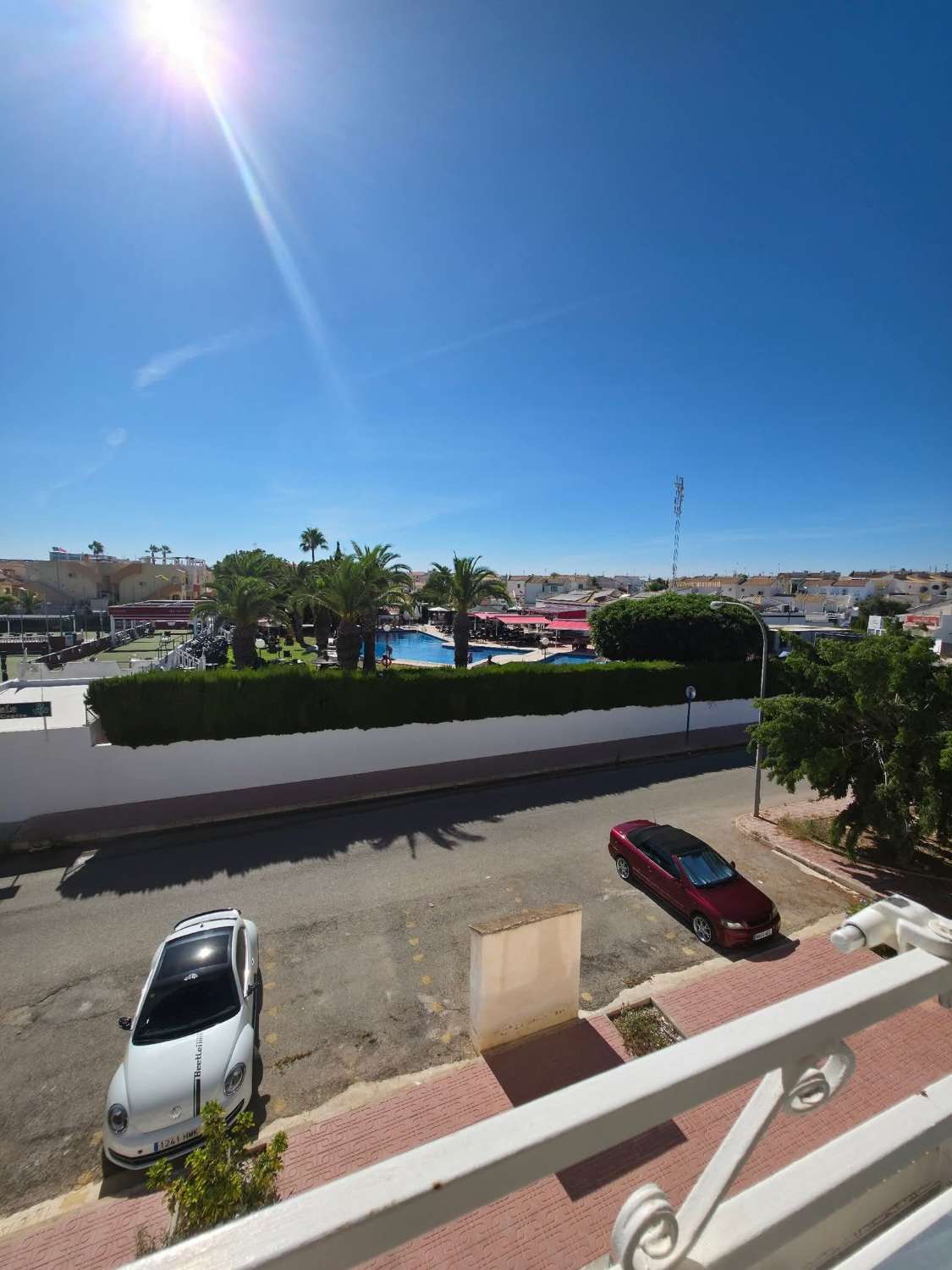 Apartamento con 1 dormitorio, 1 baño y terraza acristalada en Los Almendros, La Florida – Orihuela Costa