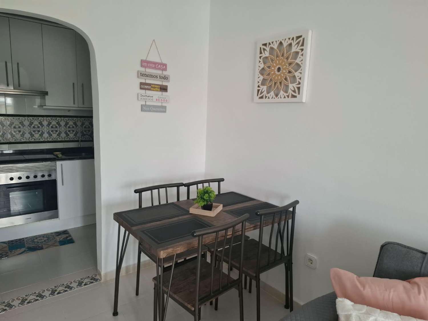 Apartamento con 1 dormitorio, 1 baño y terraza acristalada en Los Almendros, La Florida – Orihuela Costa