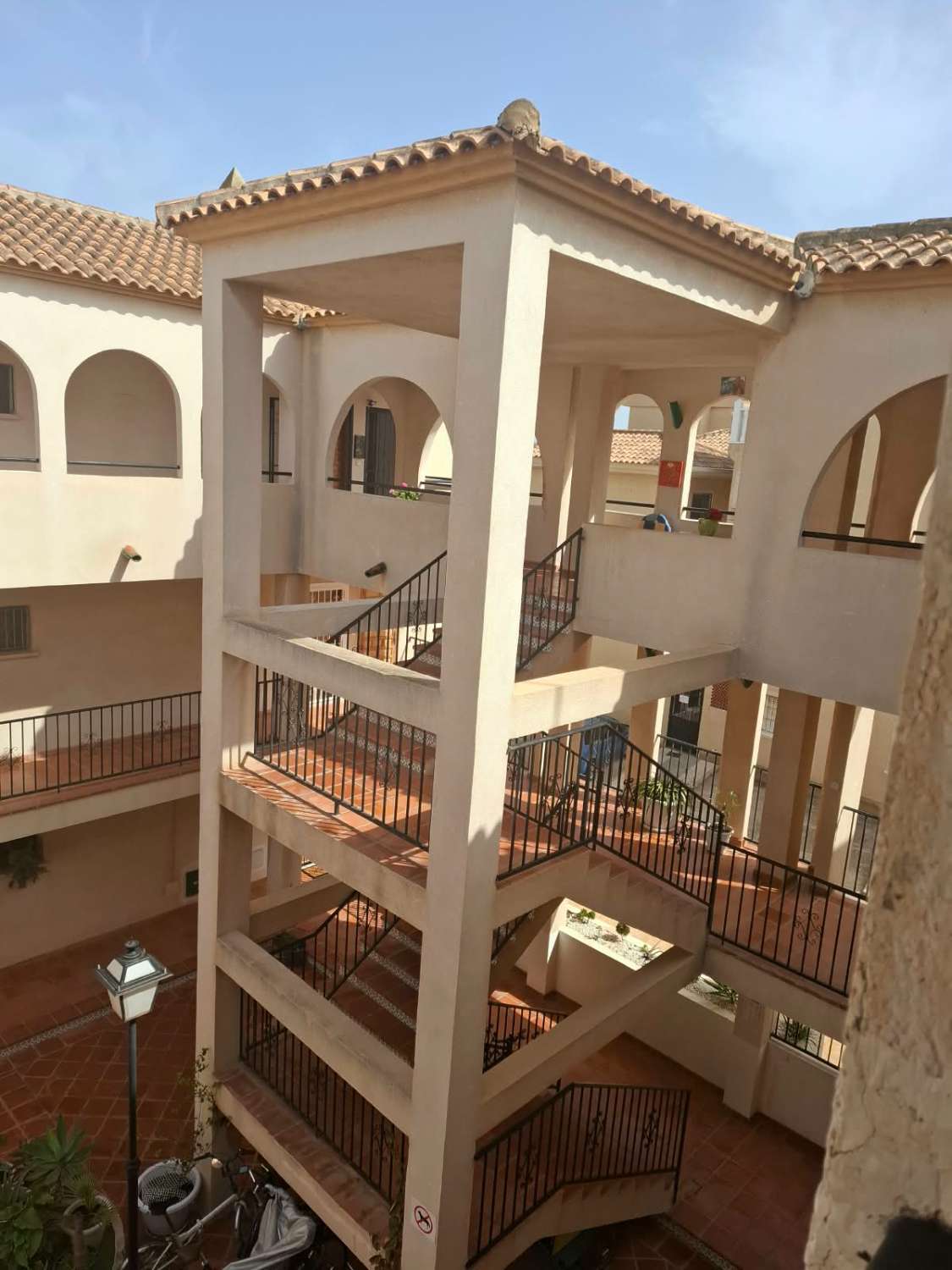 Apartamento con 1 dormitorio, 1 baño y terraza acristalada en Los Almendros, La Florida – Orihuela Costa