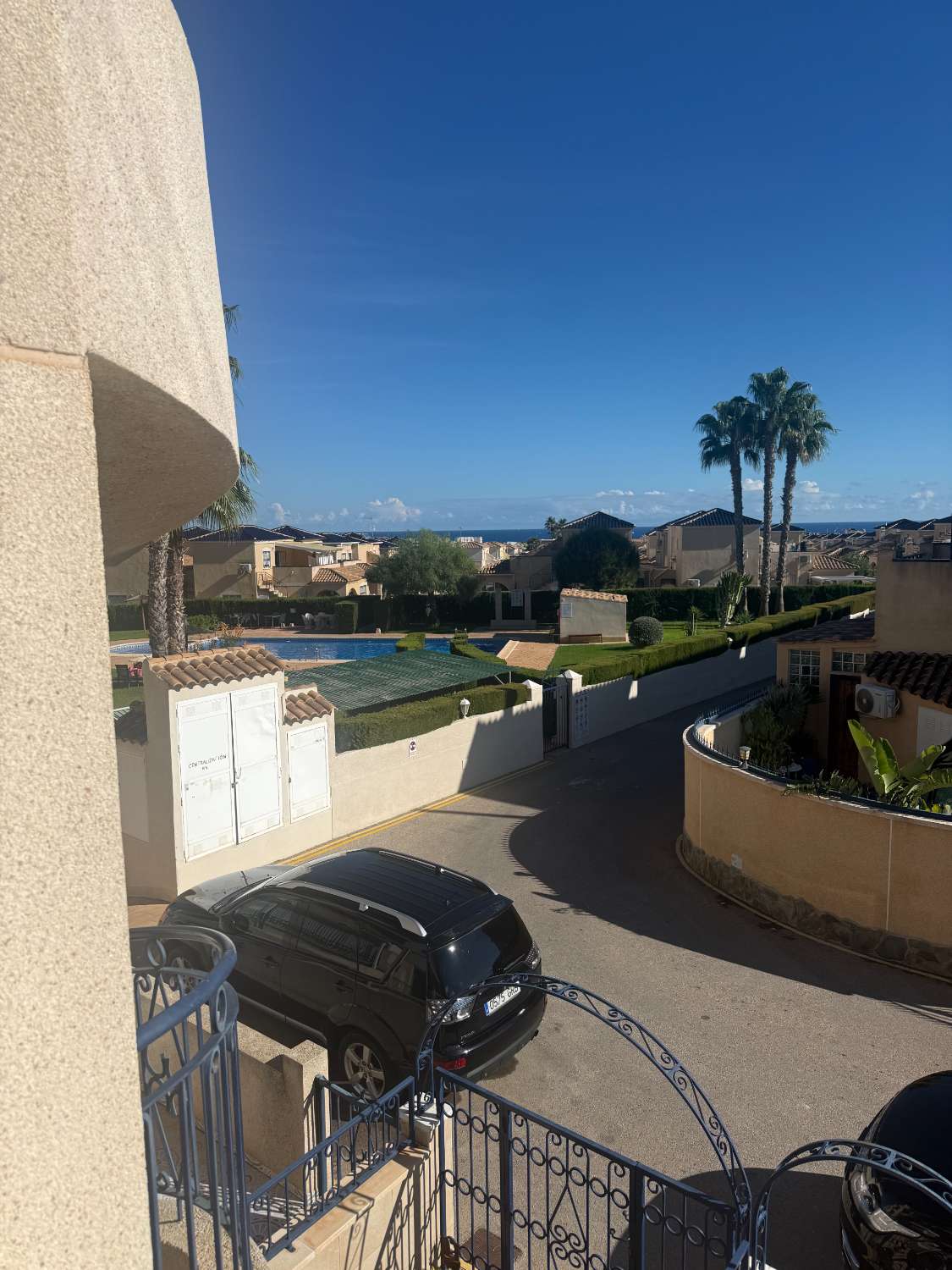Estupendo apartamento con vistas al mar.