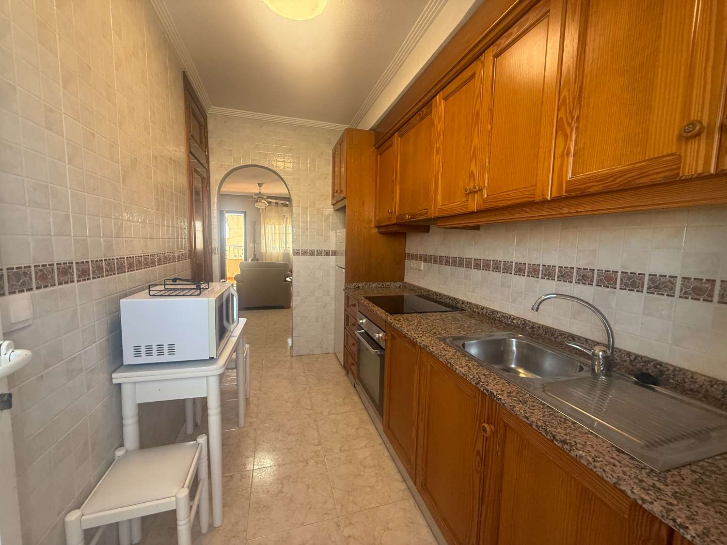 Estupendo apartamento con vistas al mar.
