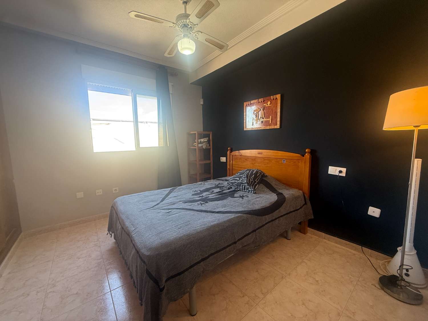 Estupendo apartamento con vistas al mar.