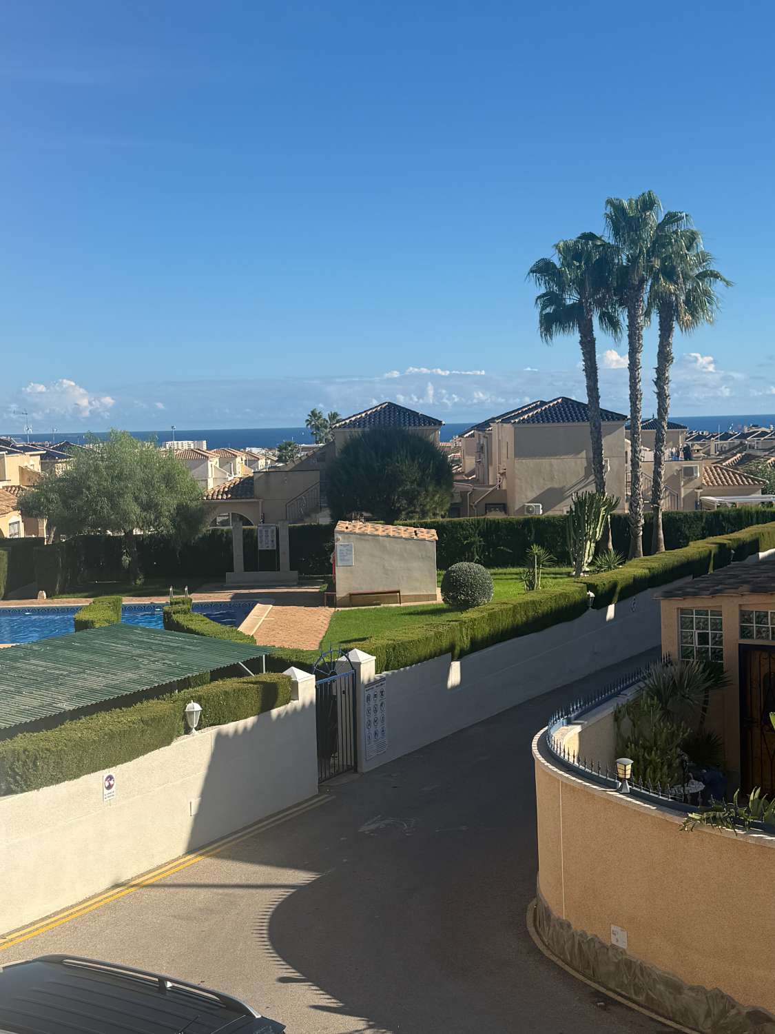 Estupendo apartamento con vistas al mar.