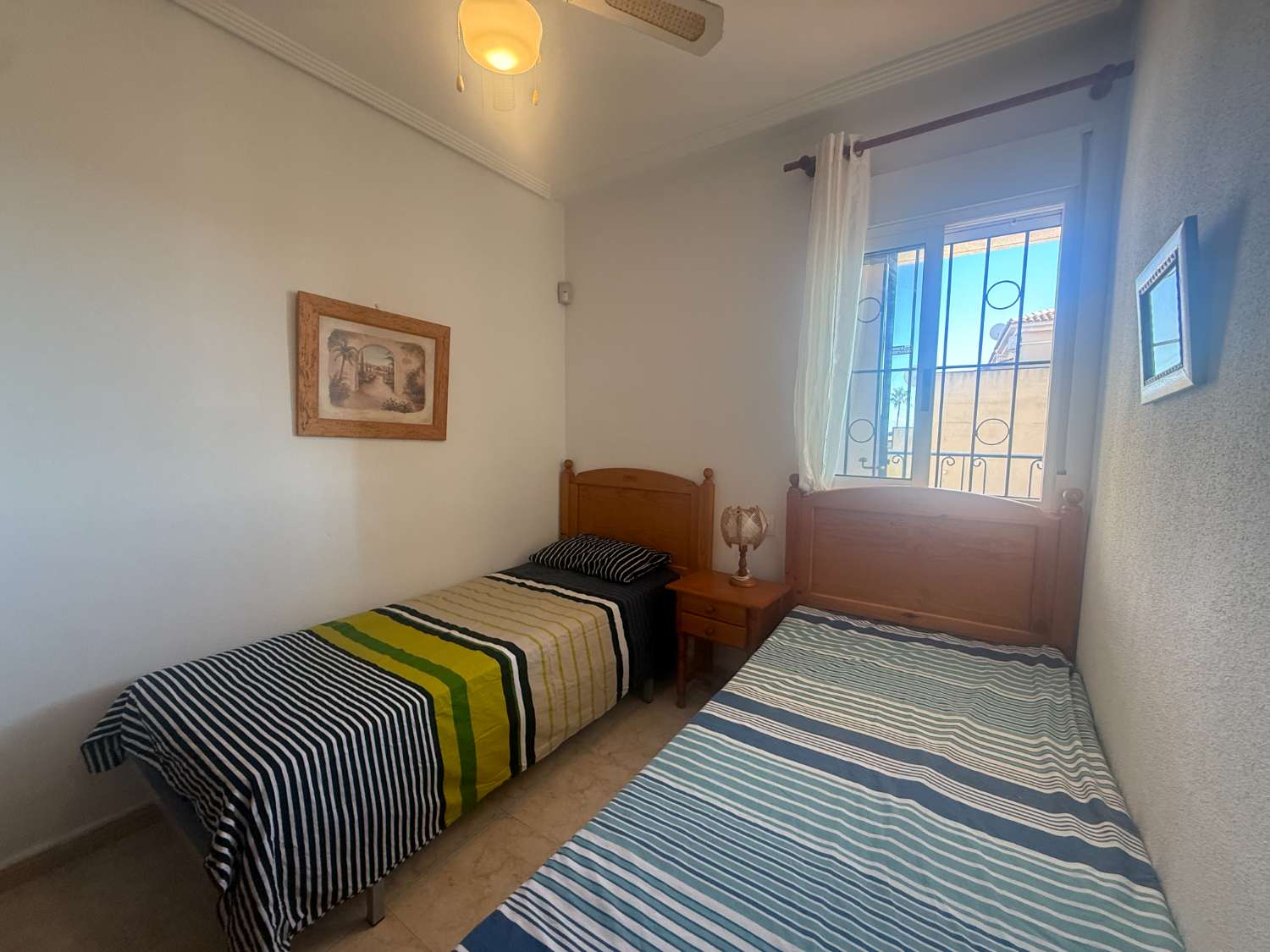 Estupendo apartamento con vistas al mar.