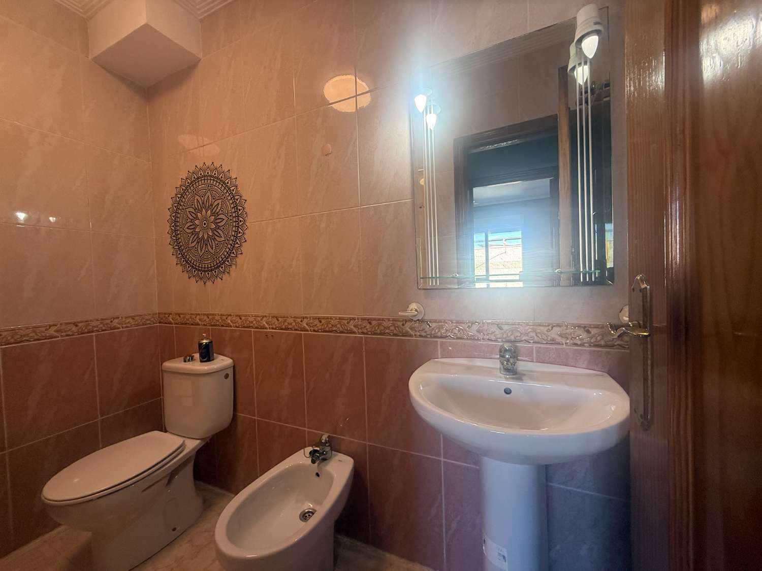 Estupendo apartamento con vistas al mar.