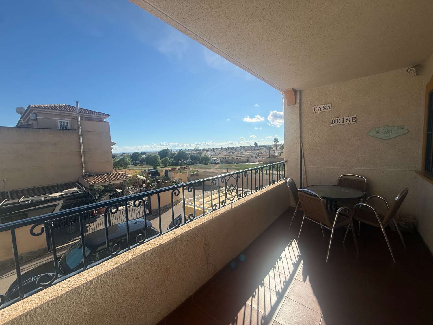 Estupendo apartamento con vistas al mar.