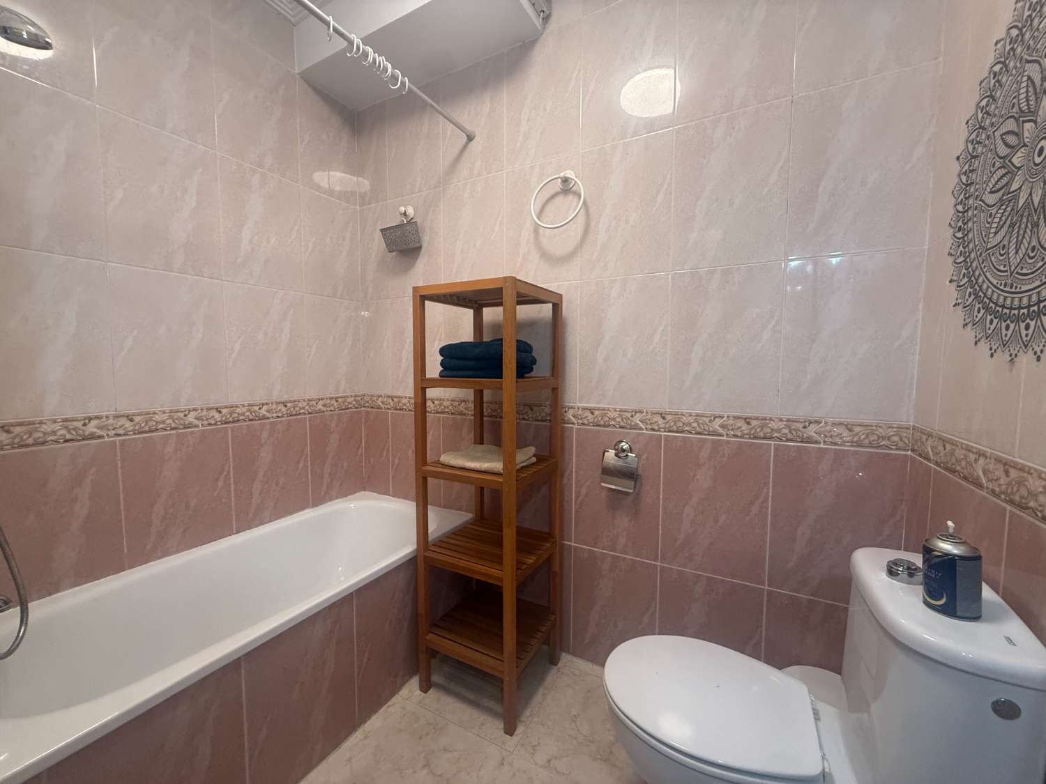 Estupendo apartamento con vistas al mar.