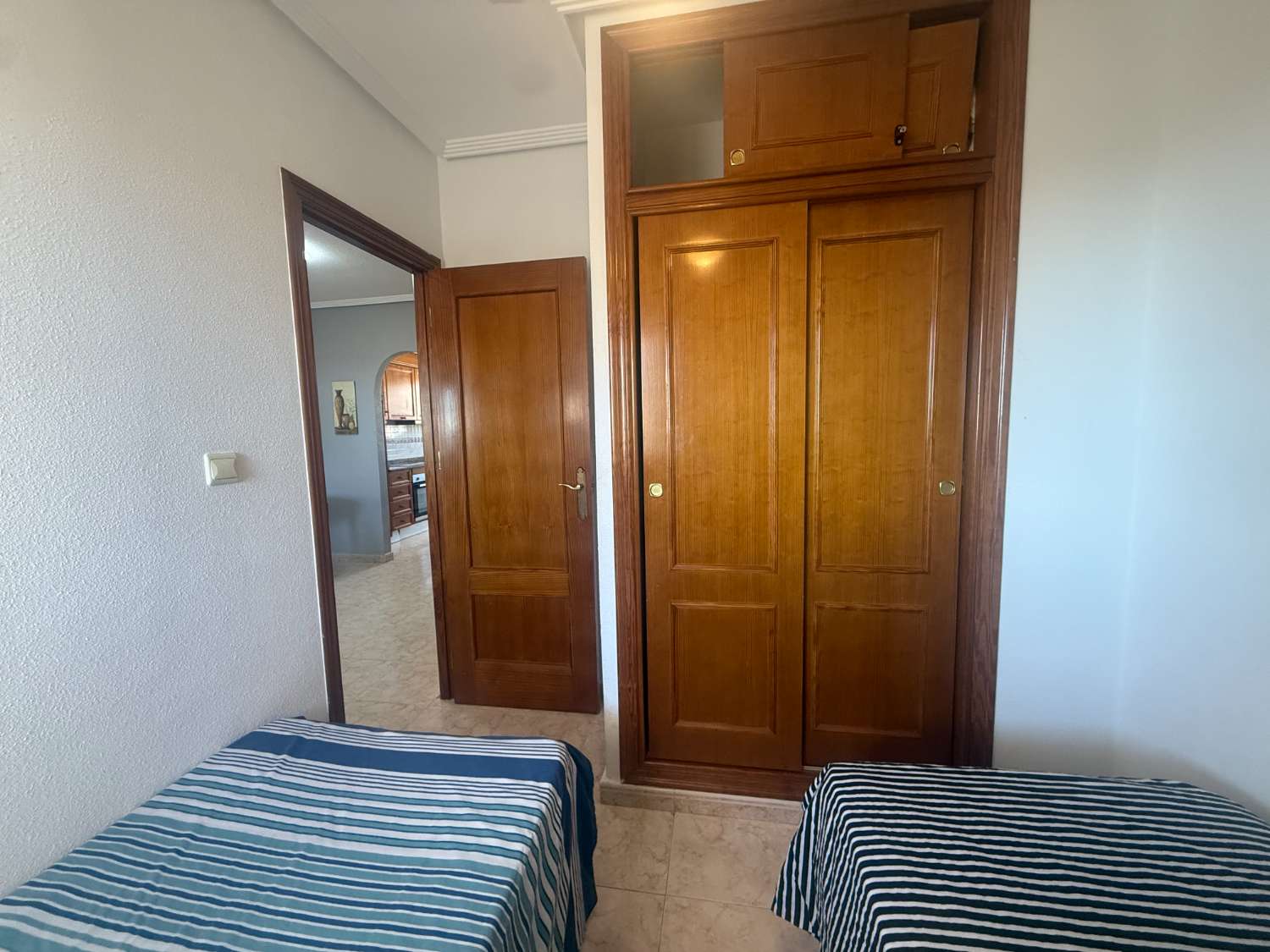 Estupendo apartamento con vistas al mar.