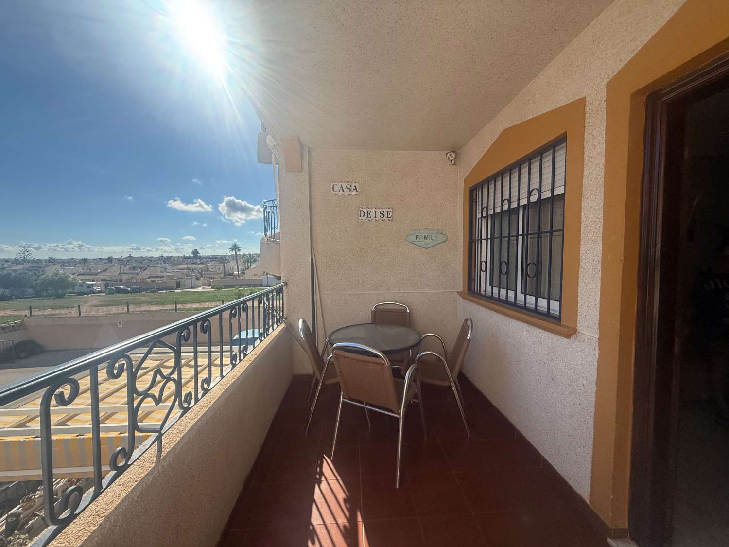 Estupendo apartamento con vistas al mar.