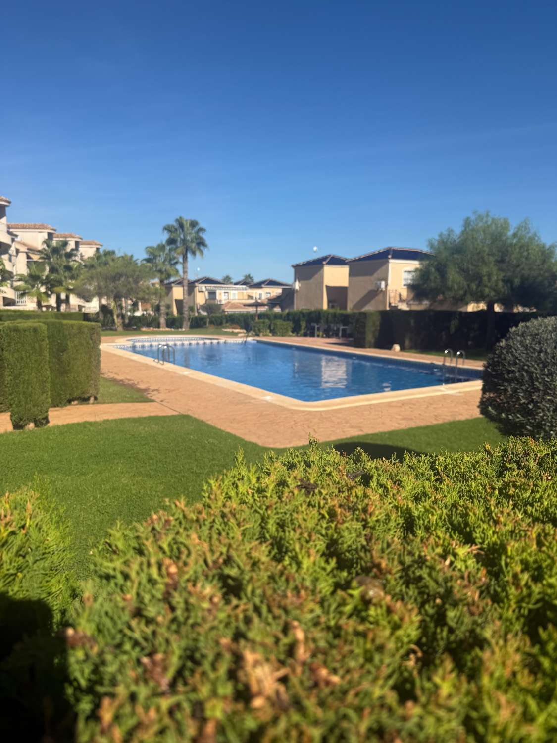 Estupendo apartamento con vistas al mar.