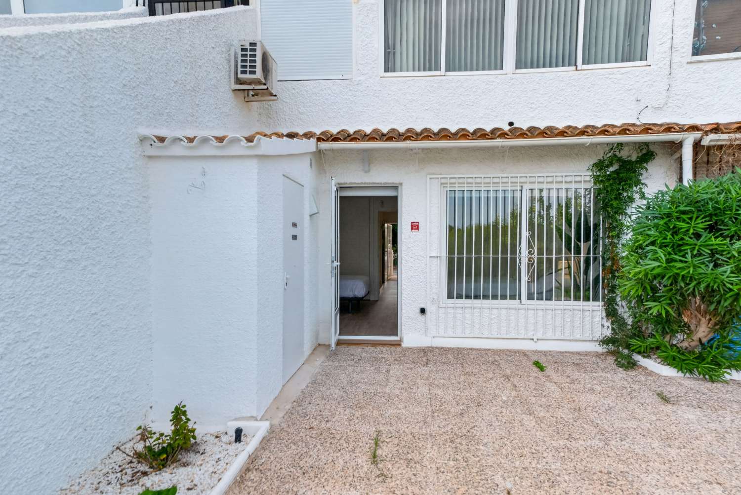 Edificio de 2 habitaciones totalmente renovado con amplia terraza en Villamartín