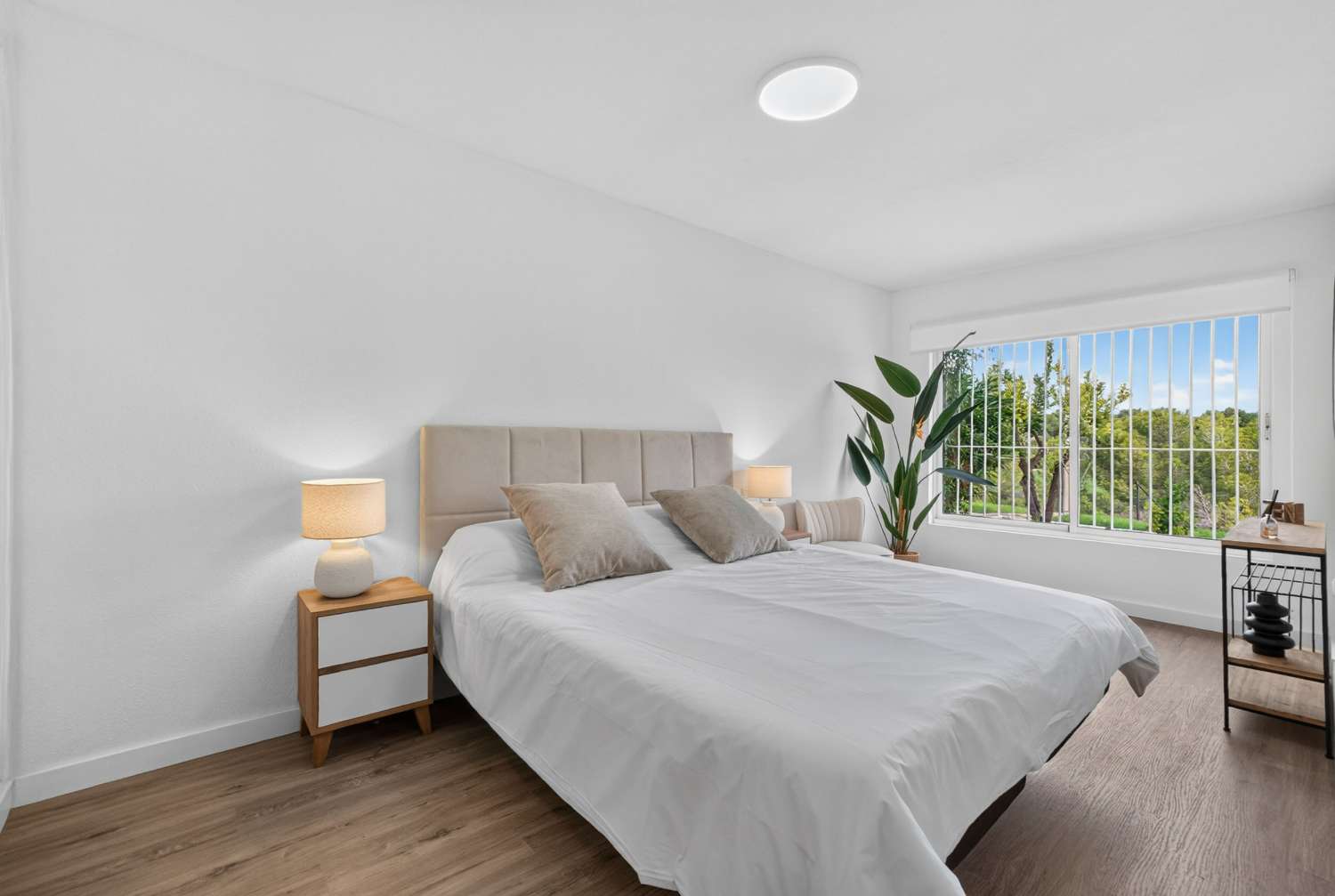 Edificio de 2 habitaciones totalmente renovado con amplia terraza en Villamartín