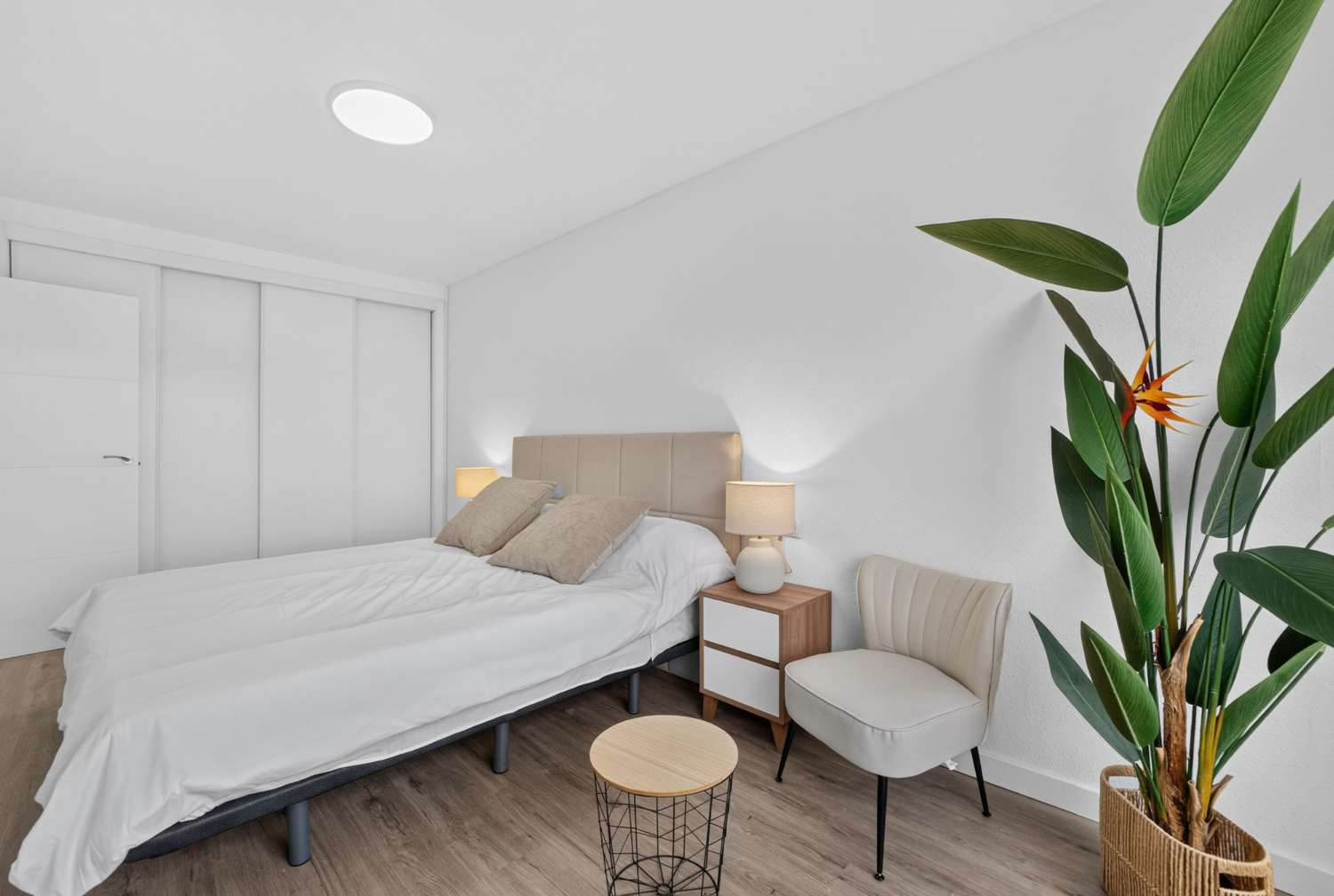 Edificio de 2 habitaciones totalmente renovado con amplia terraza en Villamartín