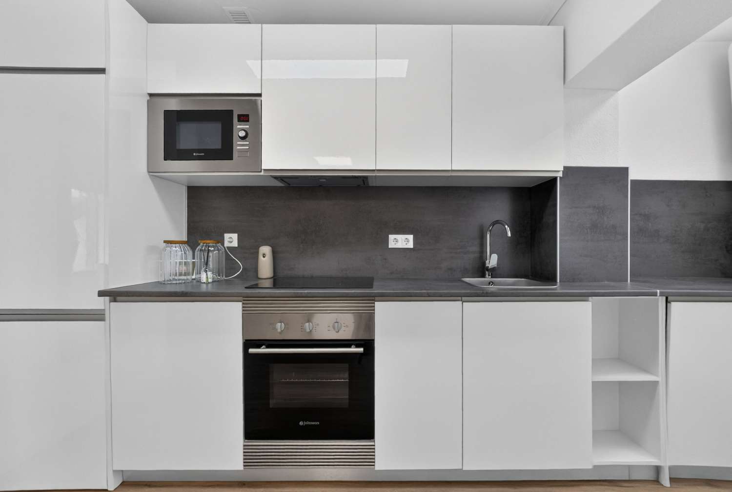Edificio de 2 habitaciones totalmente renovado con amplia terraza en Villamartín