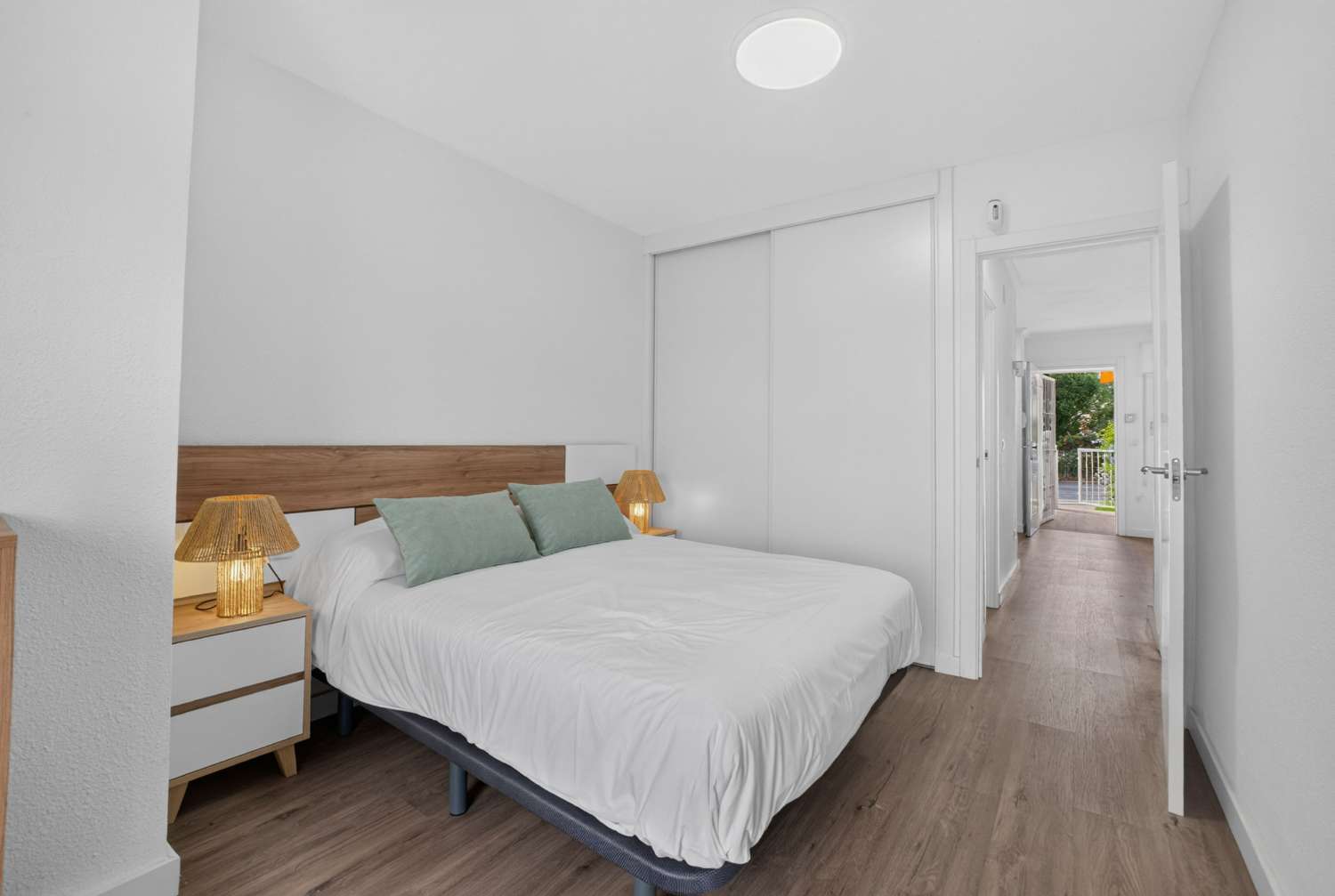 Edificio de 2 habitaciones totalmente renovado con amplia terraza en Villamartín