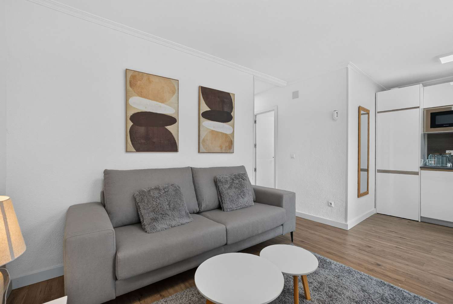 Edificio de 2 habitaciones totalmente renovado con amplia terraza en Villamartín