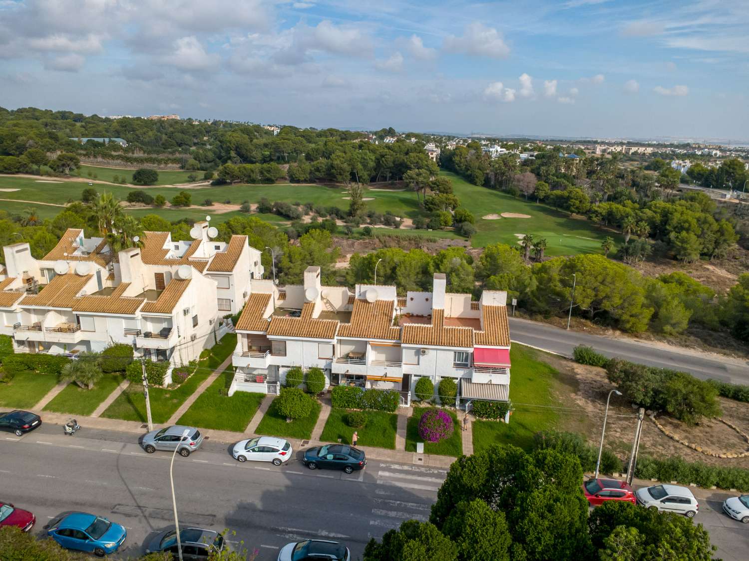 Edificio de 2 habitaciones totalmente renovado con amplia terraza en Villamartín