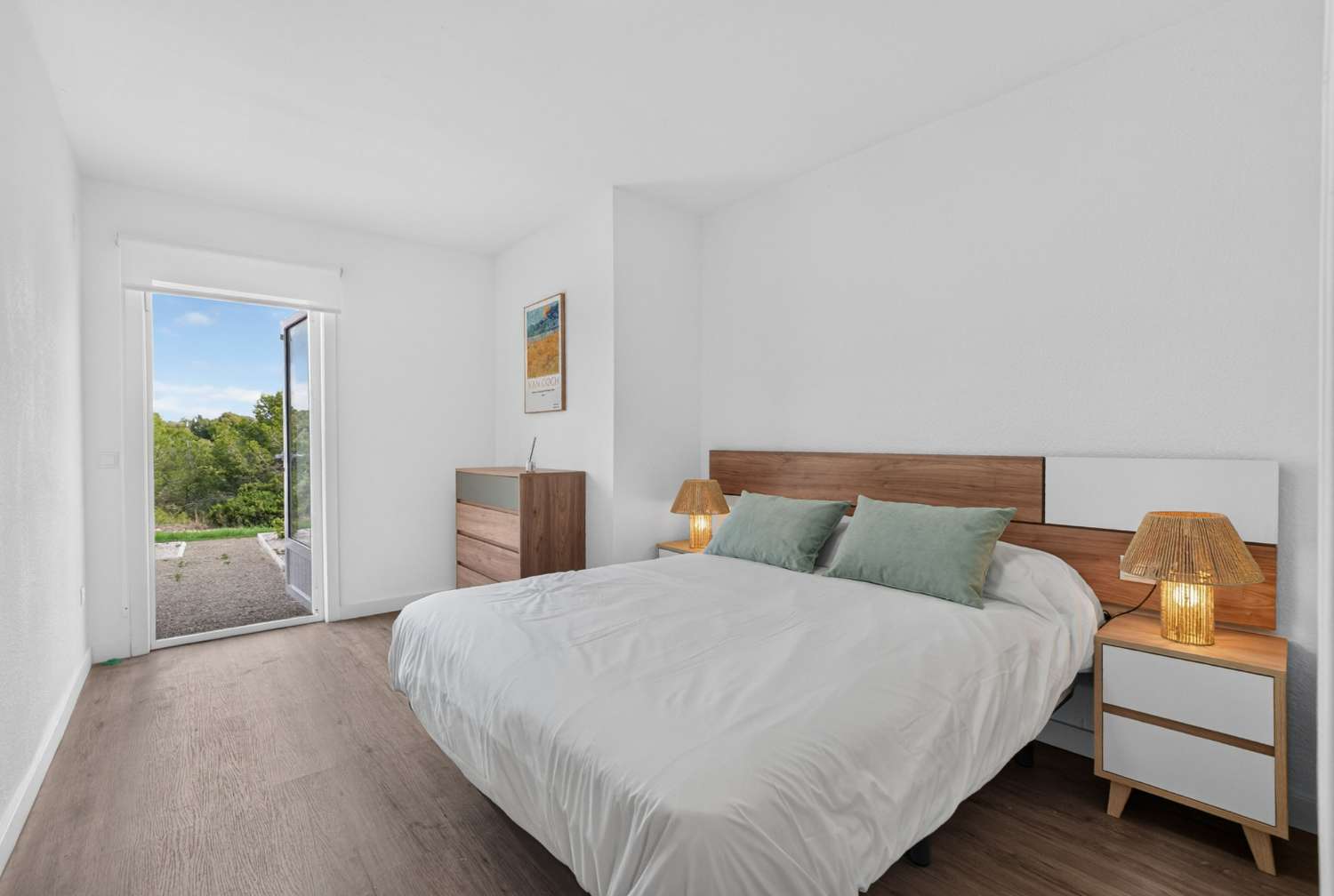 Edificio de 2 habitaciones totalmente renovado con amplia terraza en Villamartín