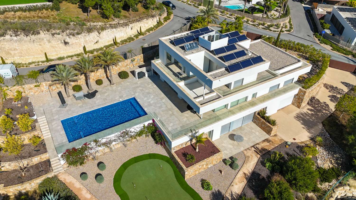 Villa de lujo de 5 habitaciones con piscina privada en Las Colinas Golf