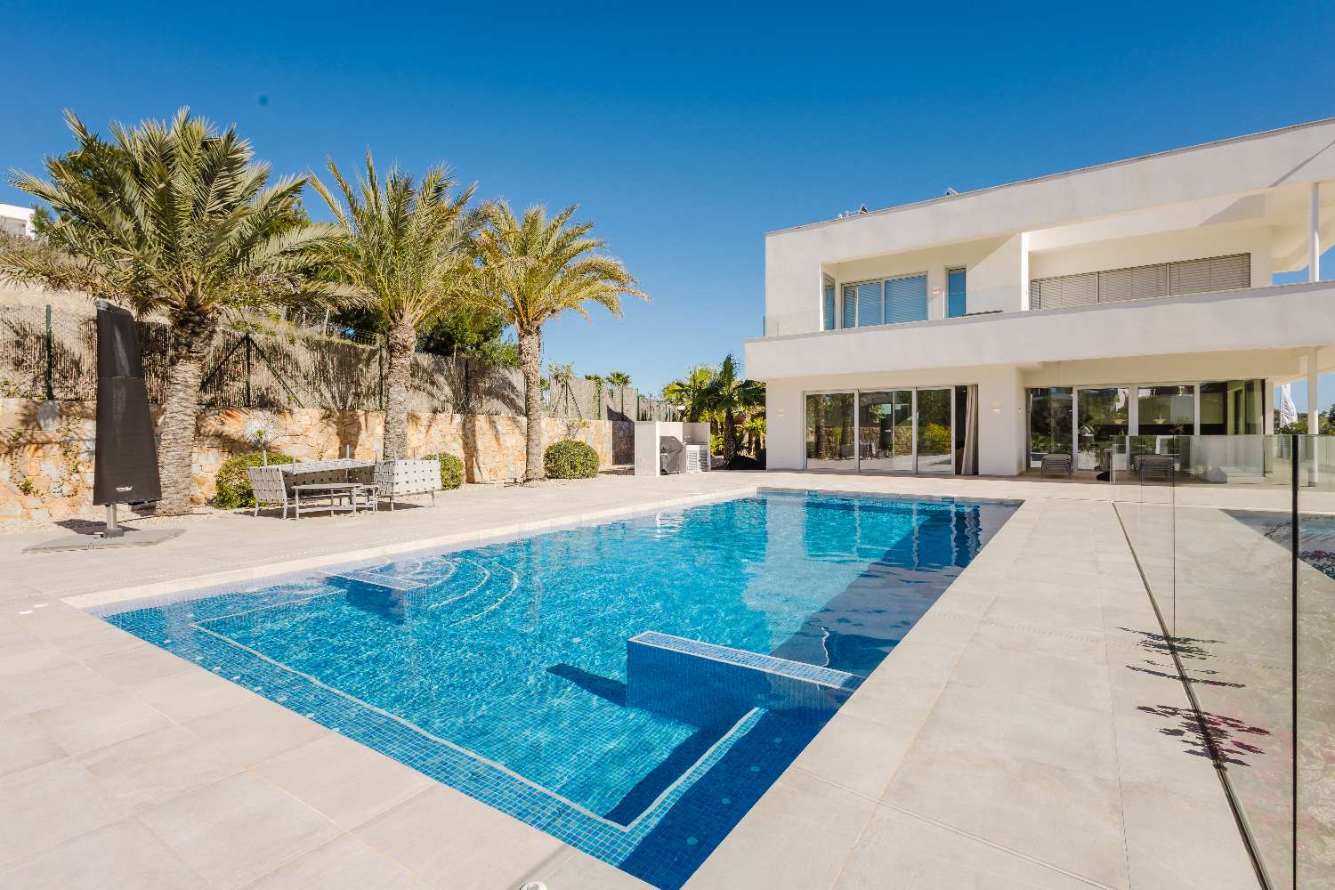 Villa de lujo de 5 habitaciones con piscina privada en Las Colinas Golf