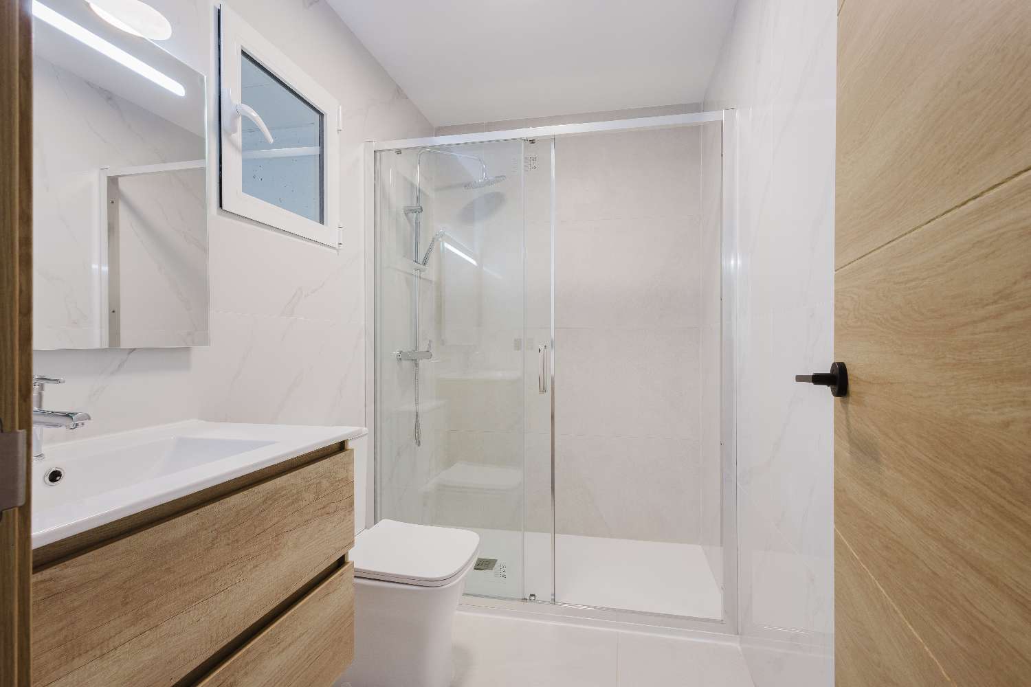 Villa moderna de lujo de 4 habitaciones con piscina privada en La Finca Golf Resort