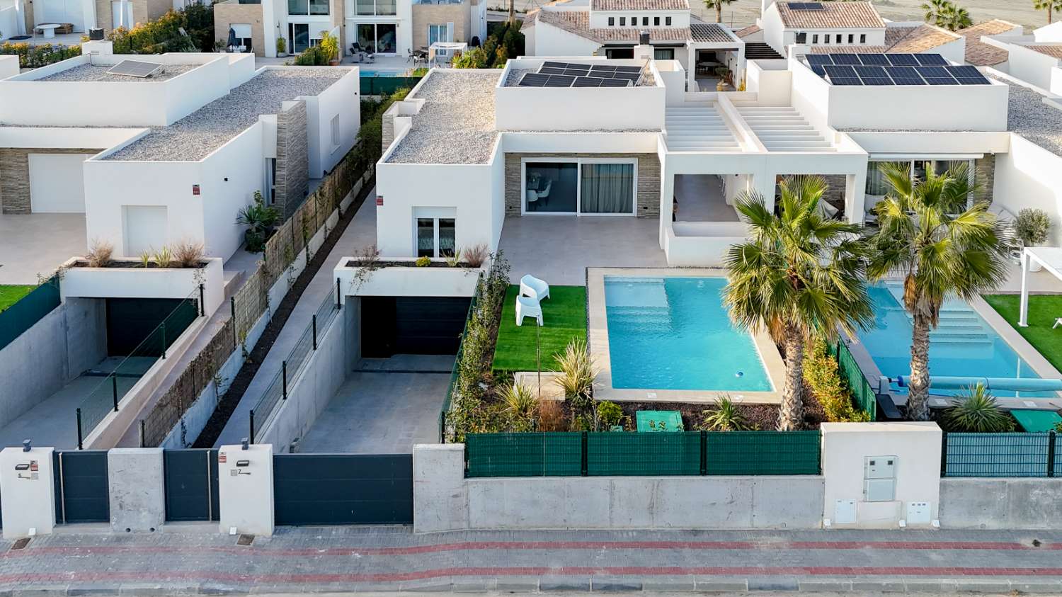Villa moderna de lujo de 4 habitaciones con piscina privada en La Finca Golf Resort