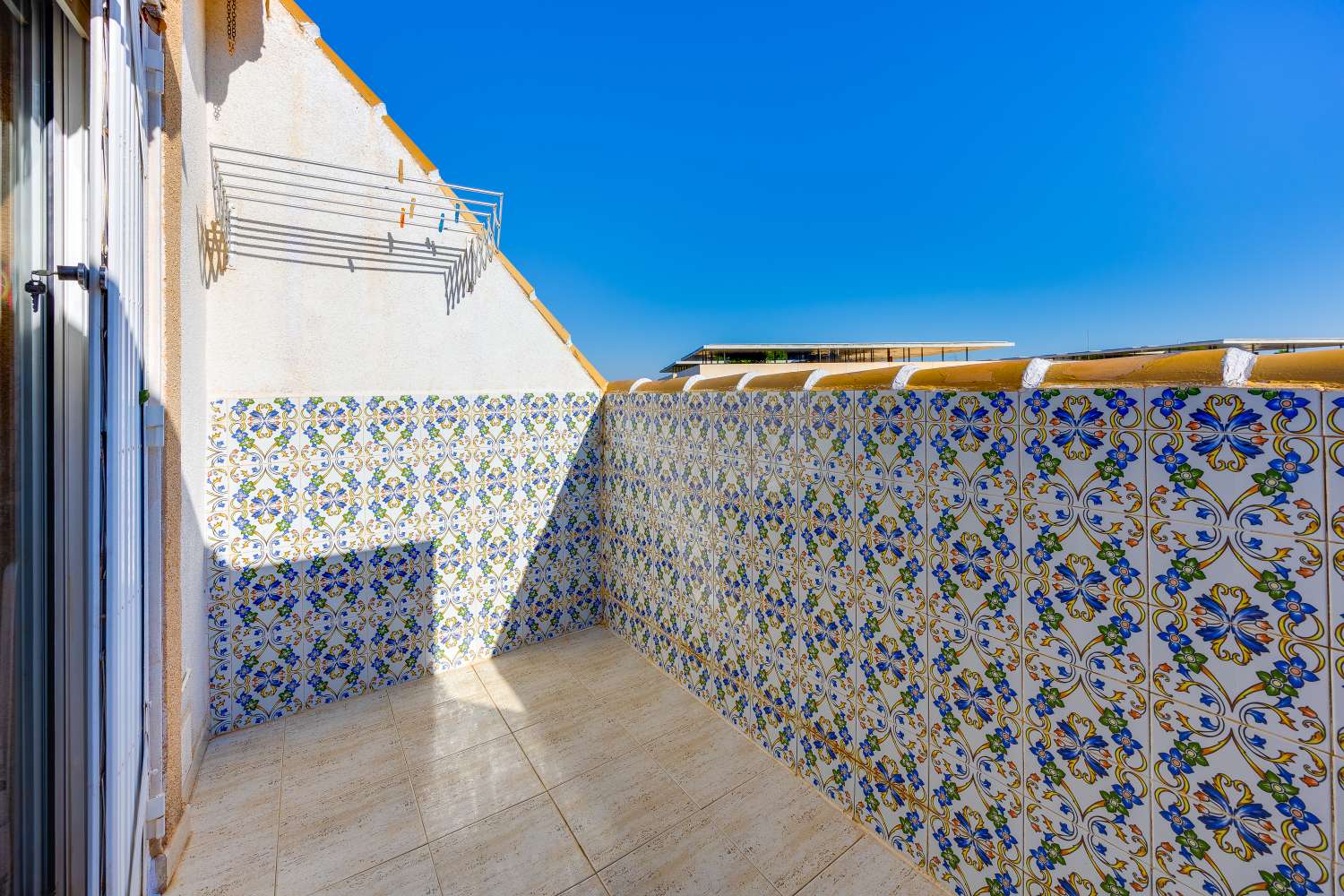 Piso céntrico en Torrevieja con garaje y piscina comunitaria
