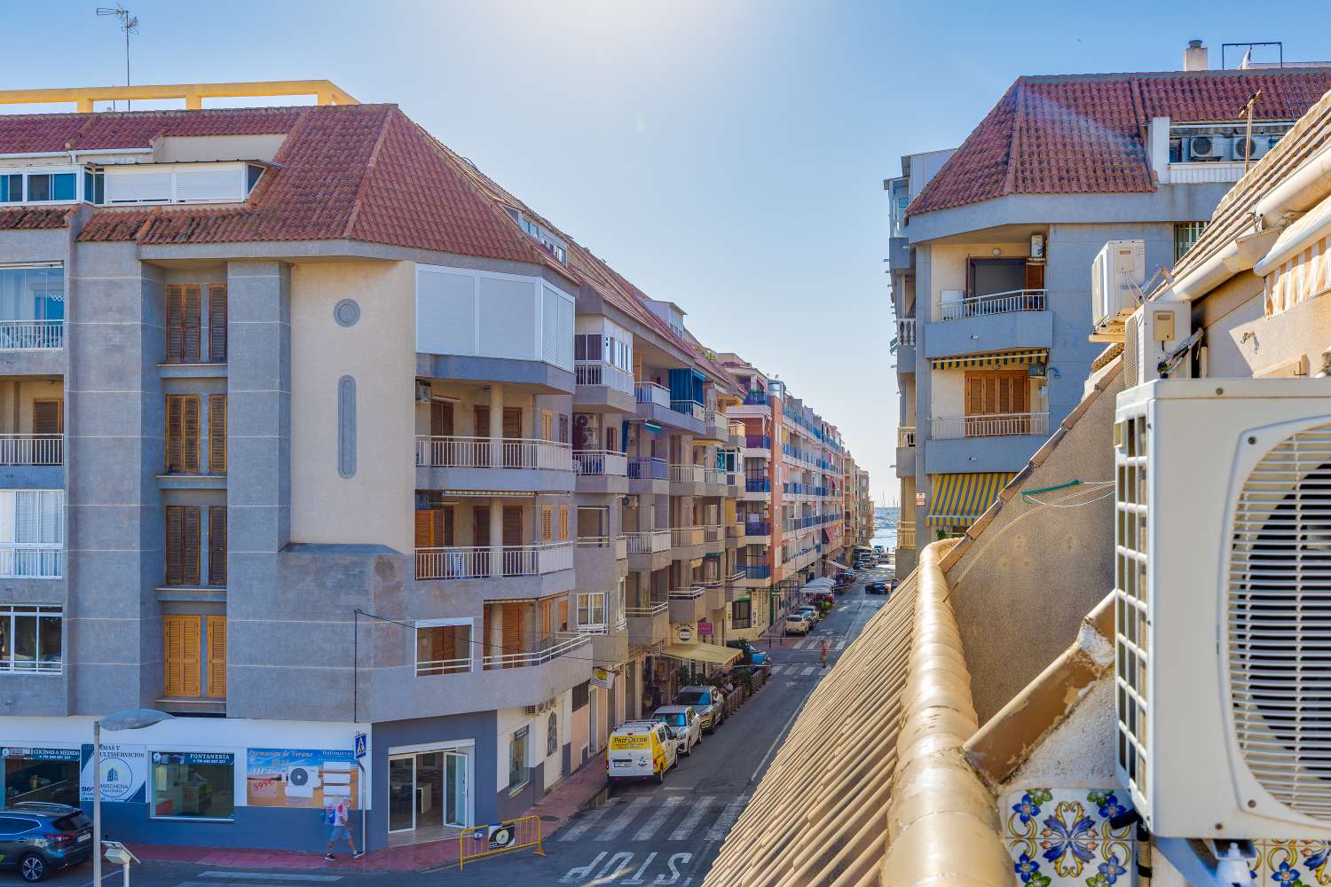 Piso céntrico en Torrevieja con garaje y piscina comunitaria