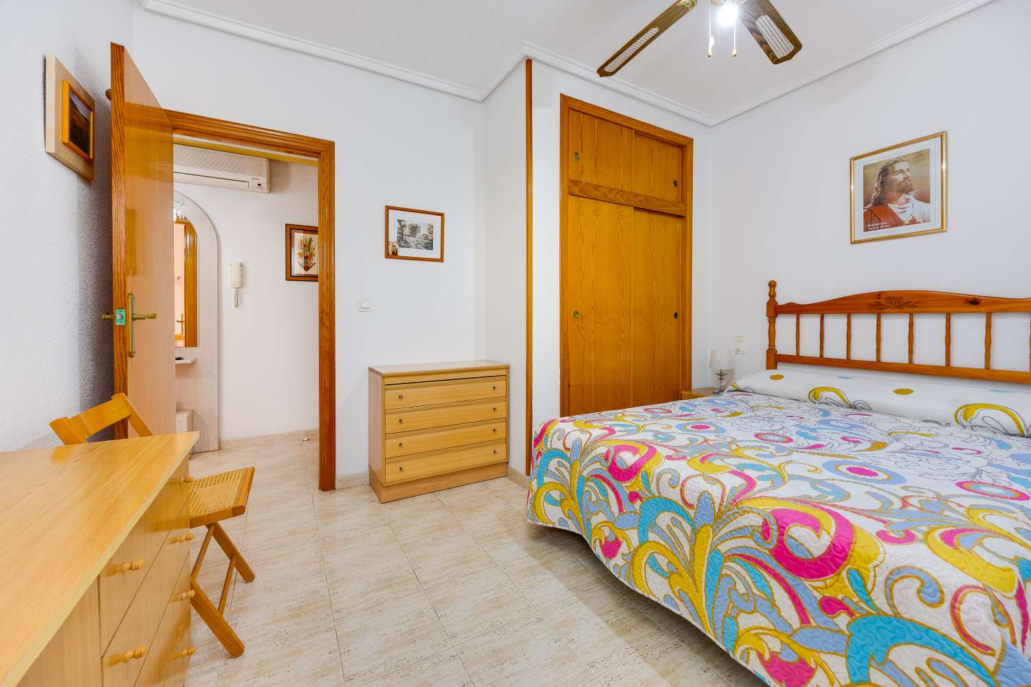 Piso céntrico en Torrevieja con garaje y piscina comunitaria