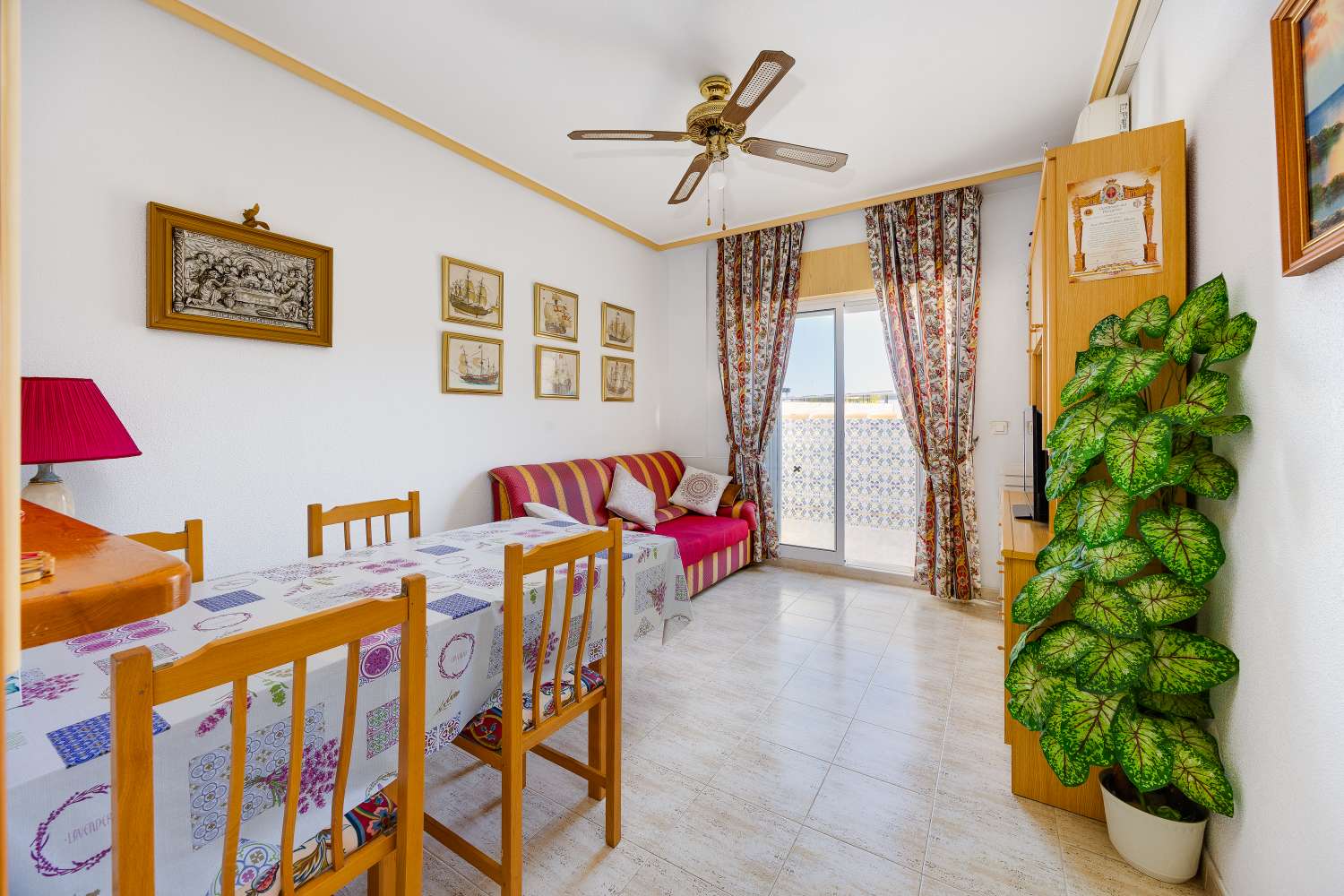Piso céntrico en Torrevieja con garaje y piscina comunitaria
