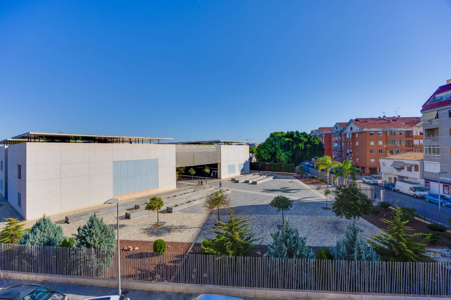 Piso céntrico en Torrevieja con garaje y piscina comunitaria